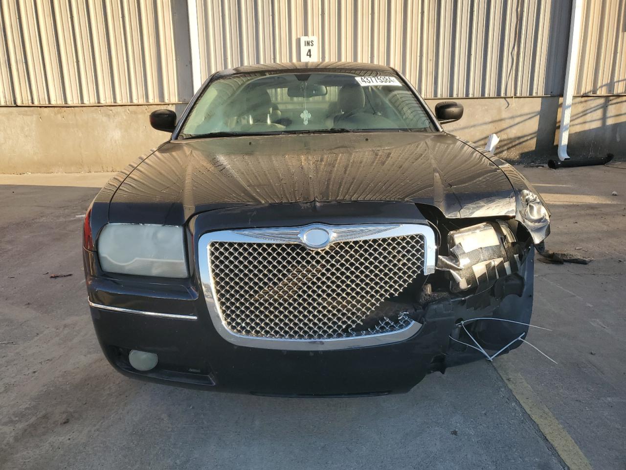 Photo 4 VIN: 2C3LA53G78H135536 - CHRYSLER 300 