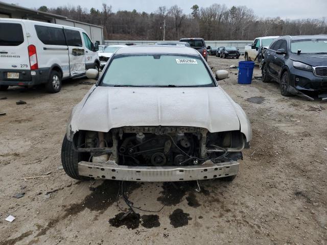 Photo 4 VIN: 2C3LA53G98H137756 - CHRYSLER 300 