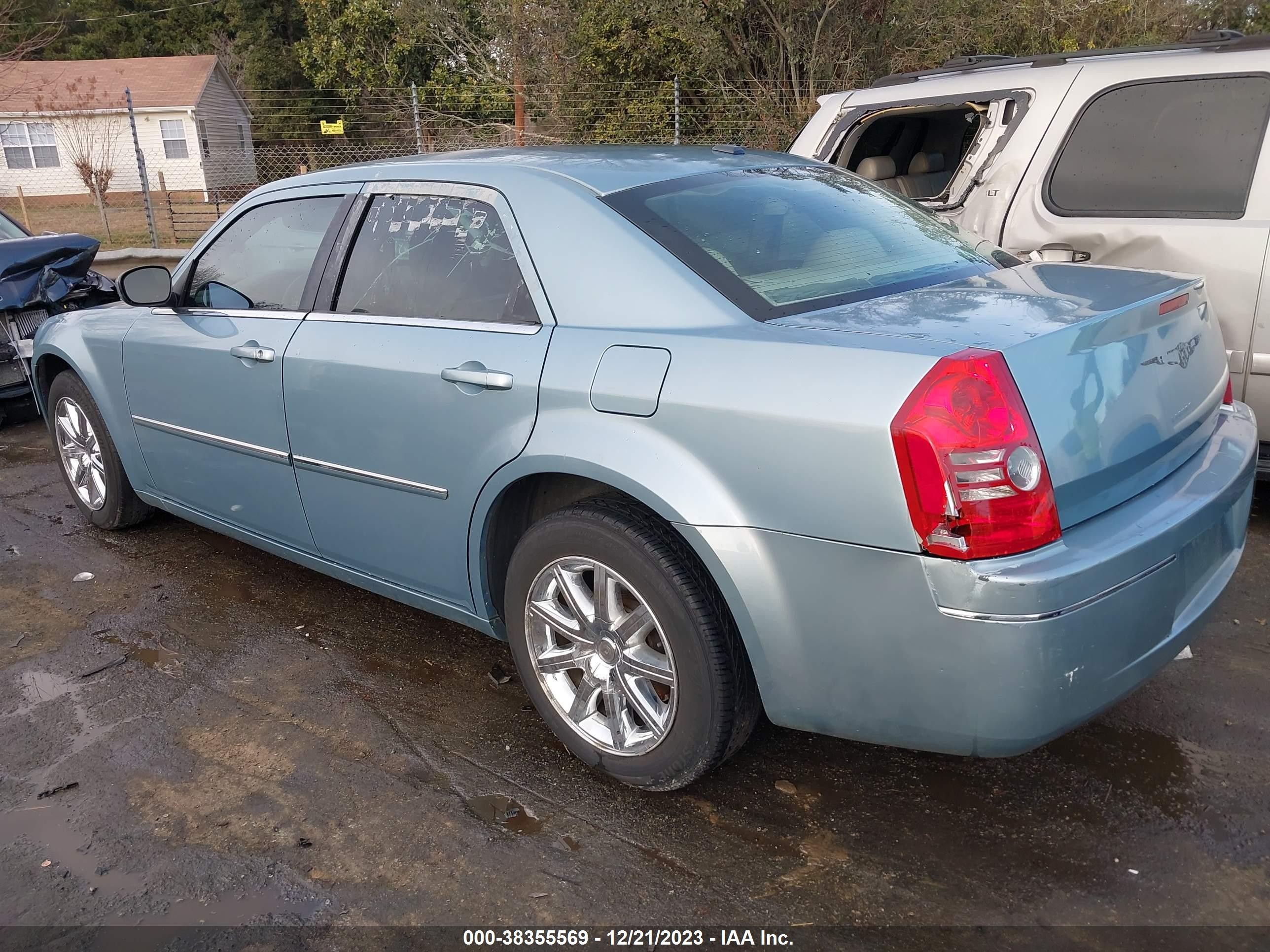 Photo 2 VIN: 2C3LA53V69H552694 - CHRYSLER 300 