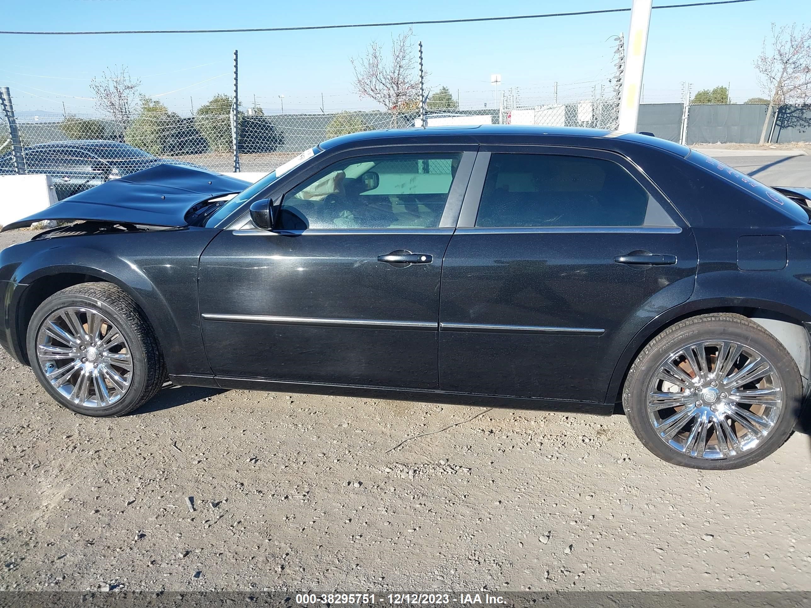 Photo 13 VIN: 2C3LA53VX9H577839 - CHRYSLER 300 