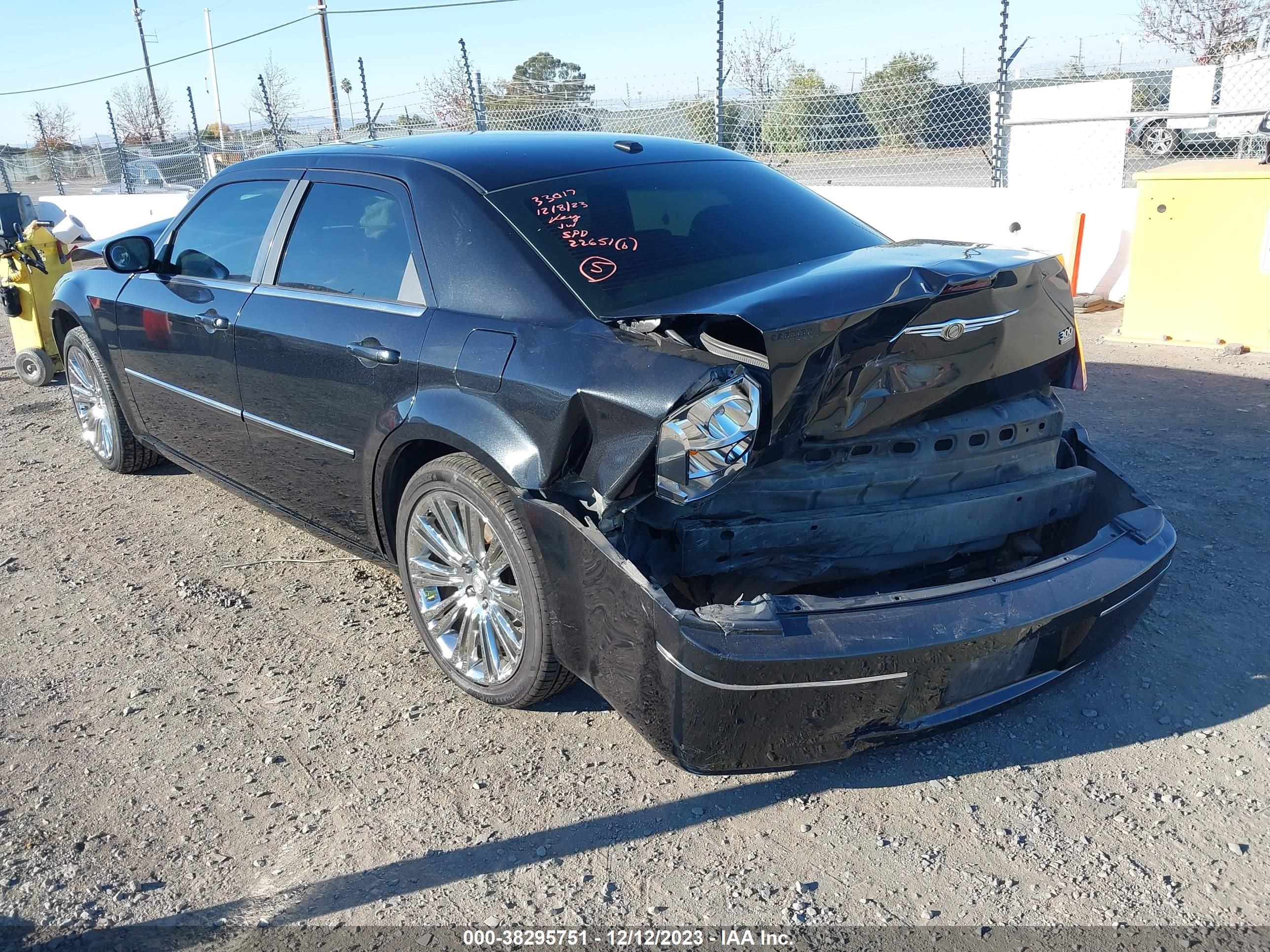 Photo 2 VIN: 2C3LA53VX9H577839 - CHRYSLER 300 