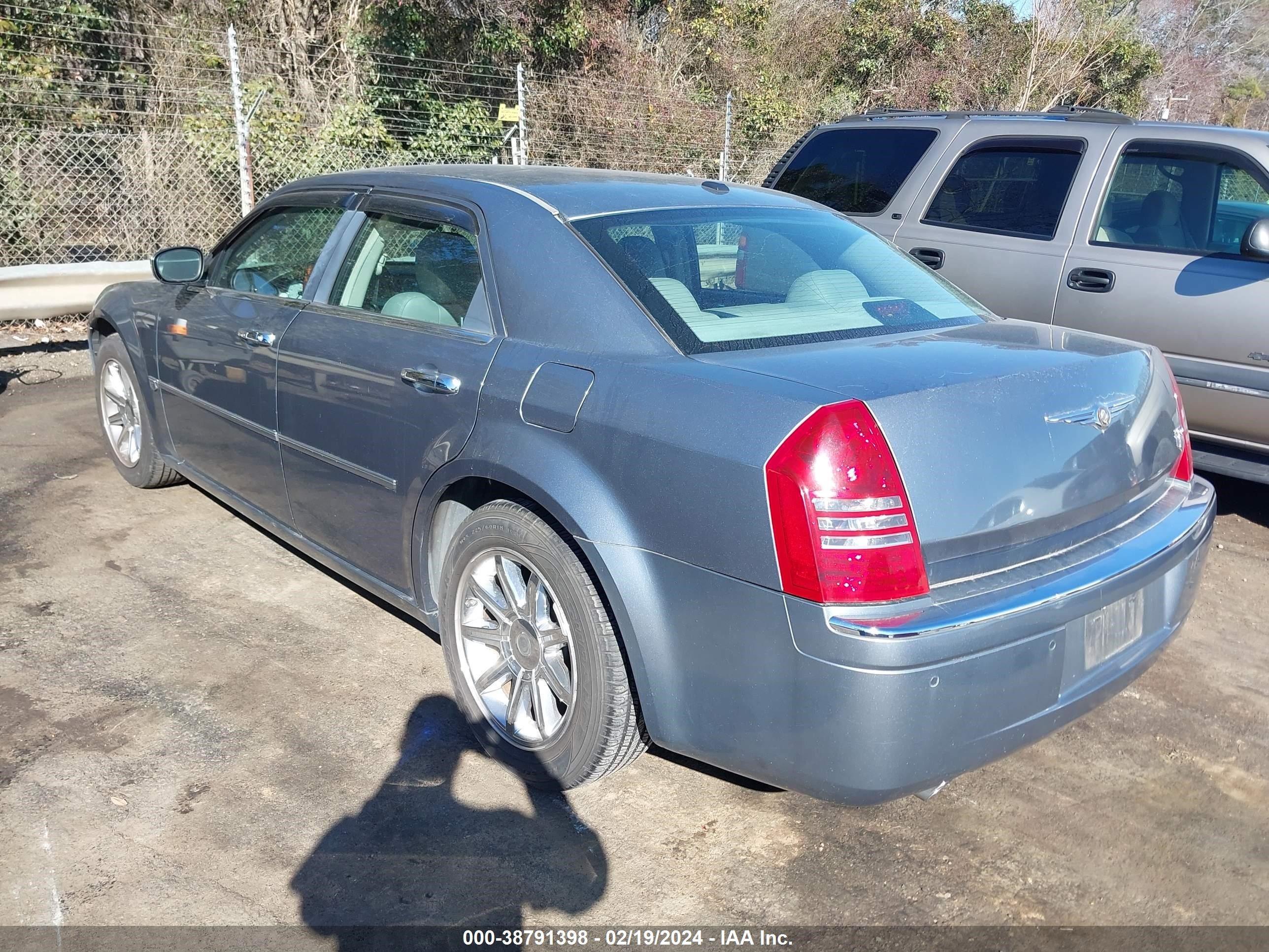 Photo 2 VIN: 2C3LA63H06H336710 - CHRYSLER 300C 