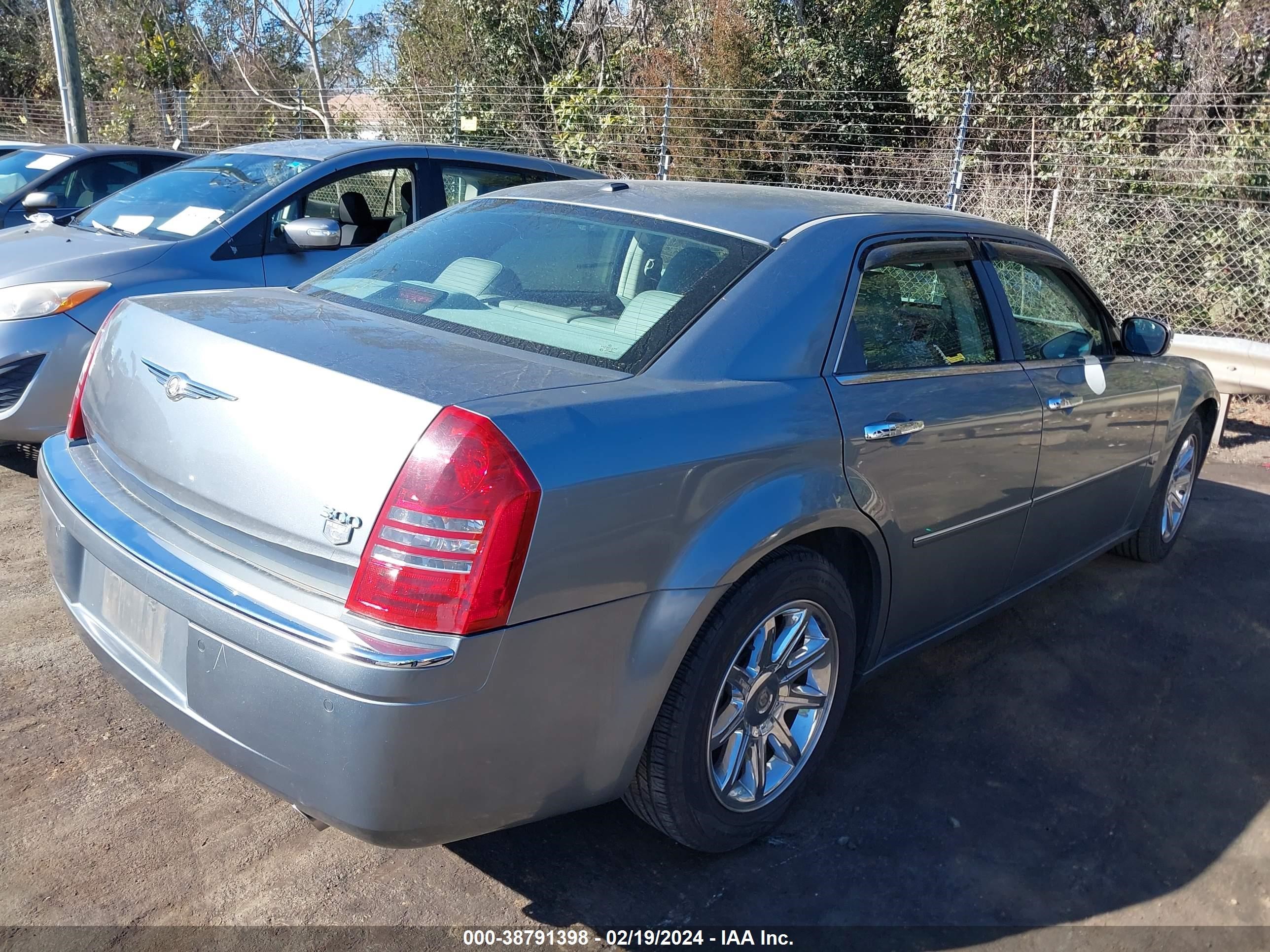 Photo 3 VIN: 2C3LA63H06H336710 - CHRYSLER 300C 