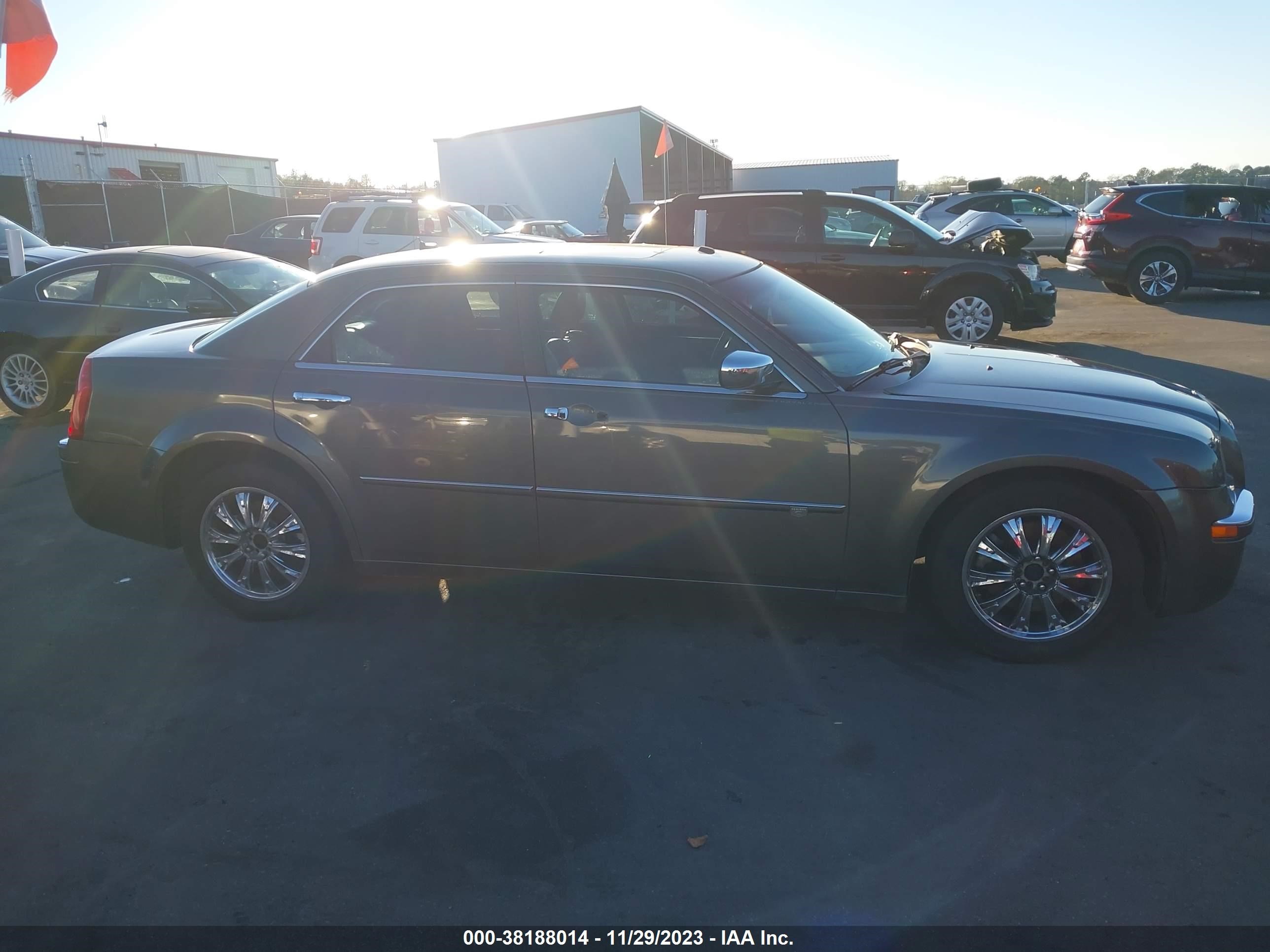 Photo 12 VIN: 2C3LA63H38H179838 - CHRYSLER 300C 