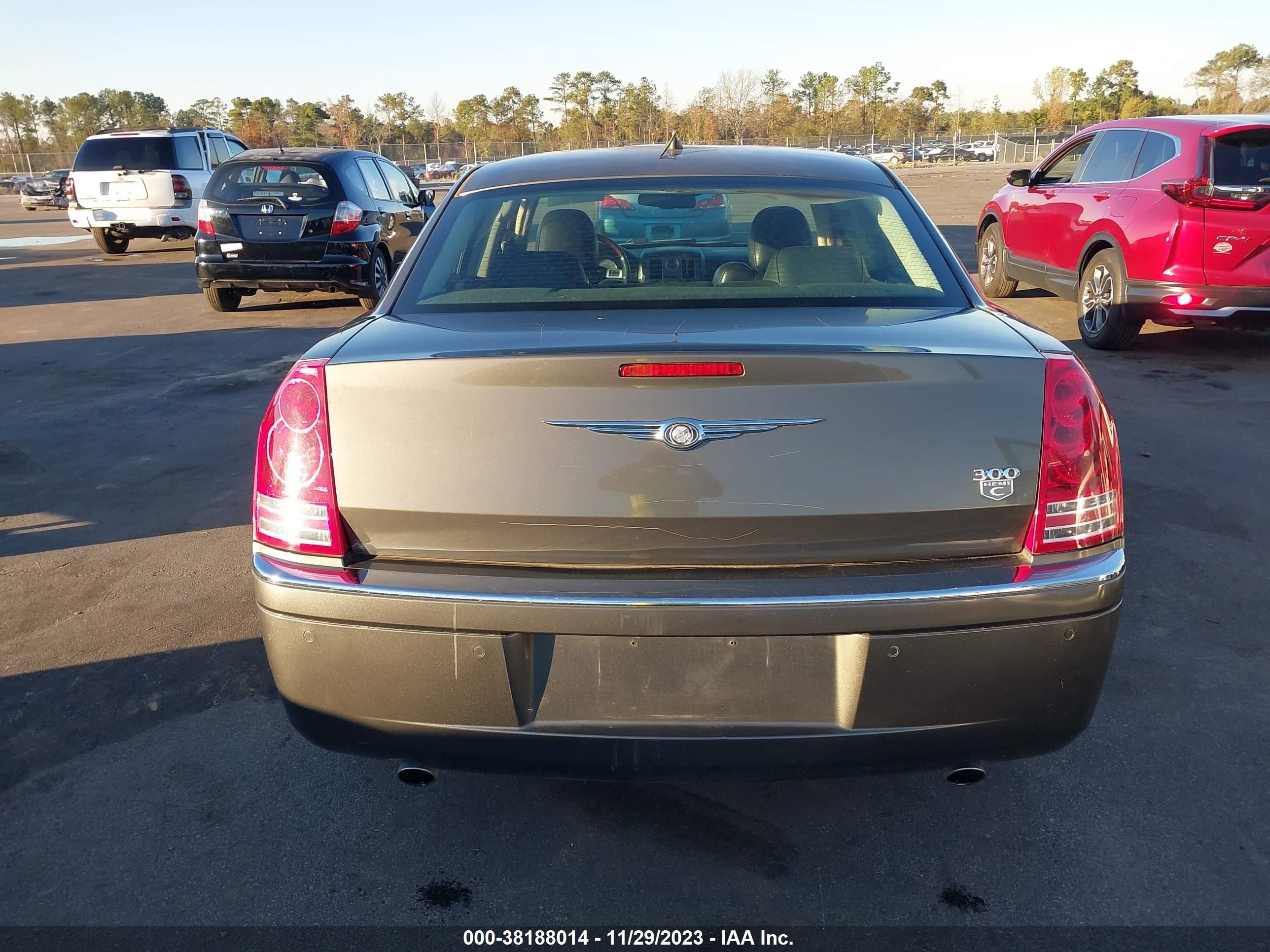 Photo 15 VIN: 2C3LA63H38H179838 - CHRYSLER 300C 