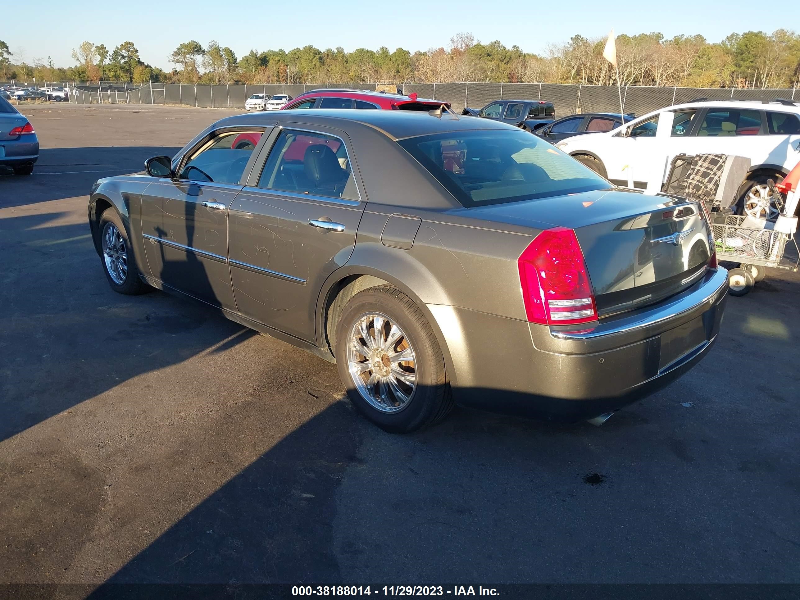 Photo 2 VIN: 2C3LA63H38H179838 - CHRYSLER 300C 