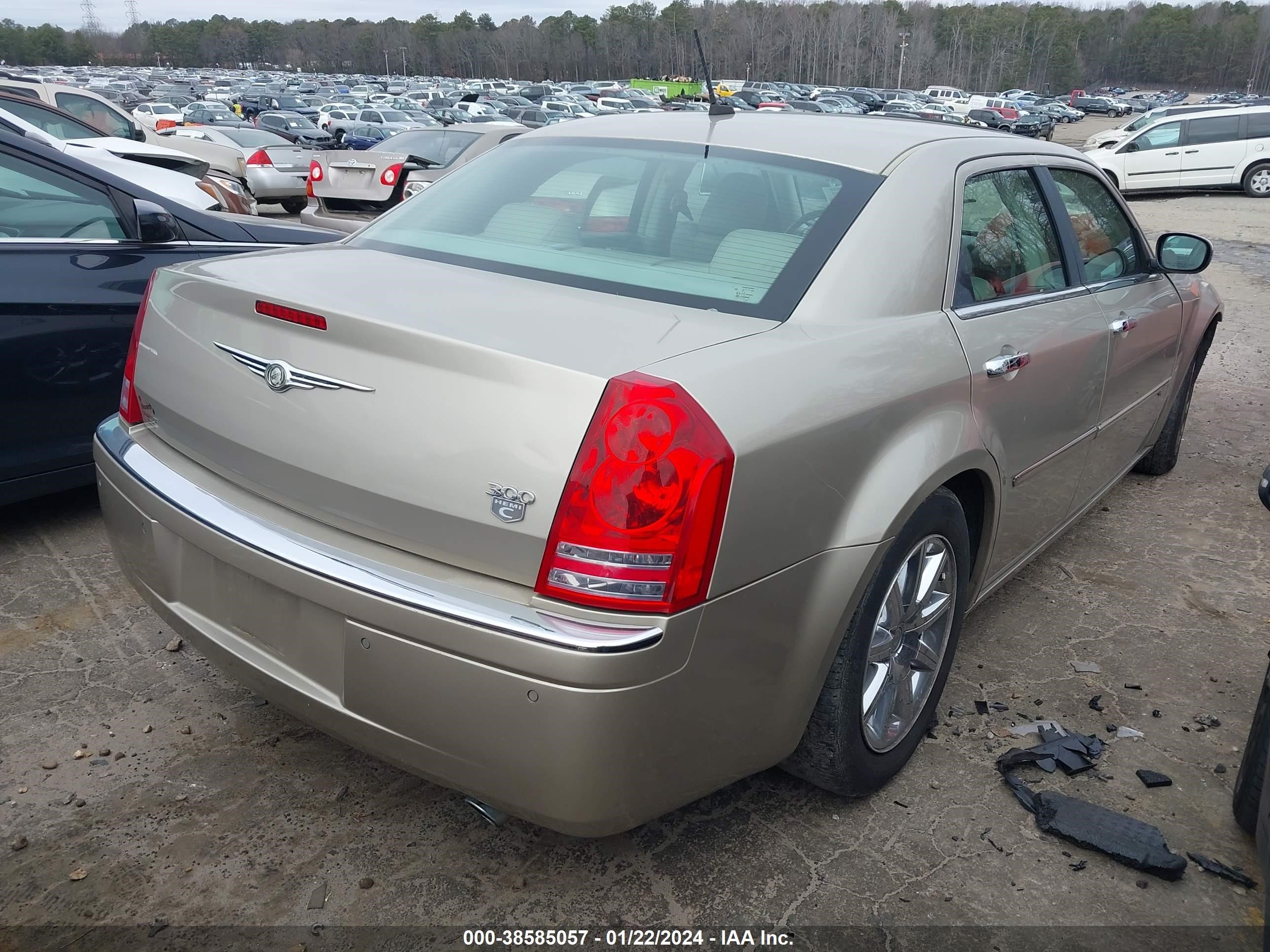 Photo 3 VIN: 2C3LA63H88H210520 - CHRYSLER 300C 