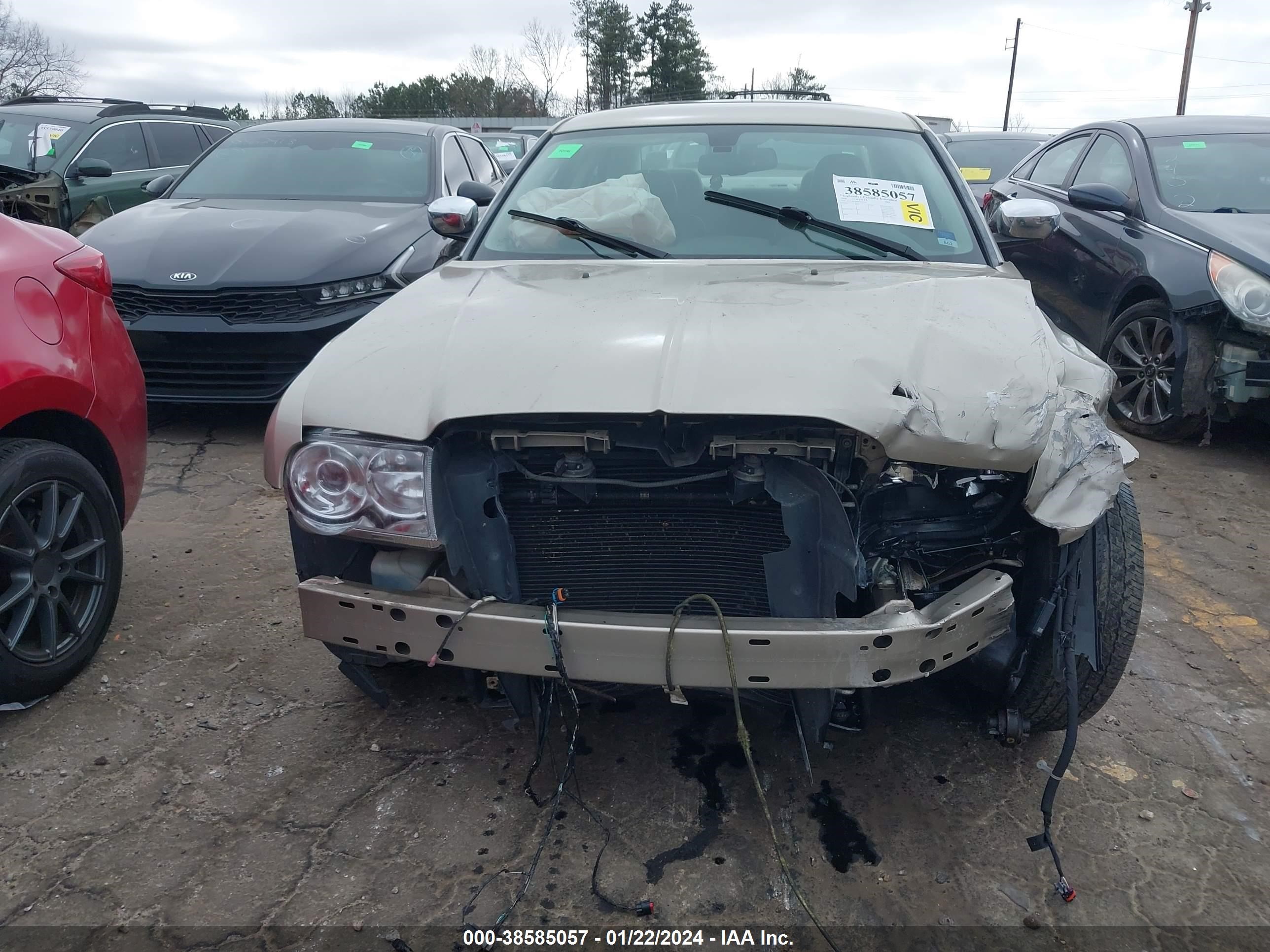 Photo 5 VIN: 2C3LA63H88H210520 - CHRYSLER 300C 