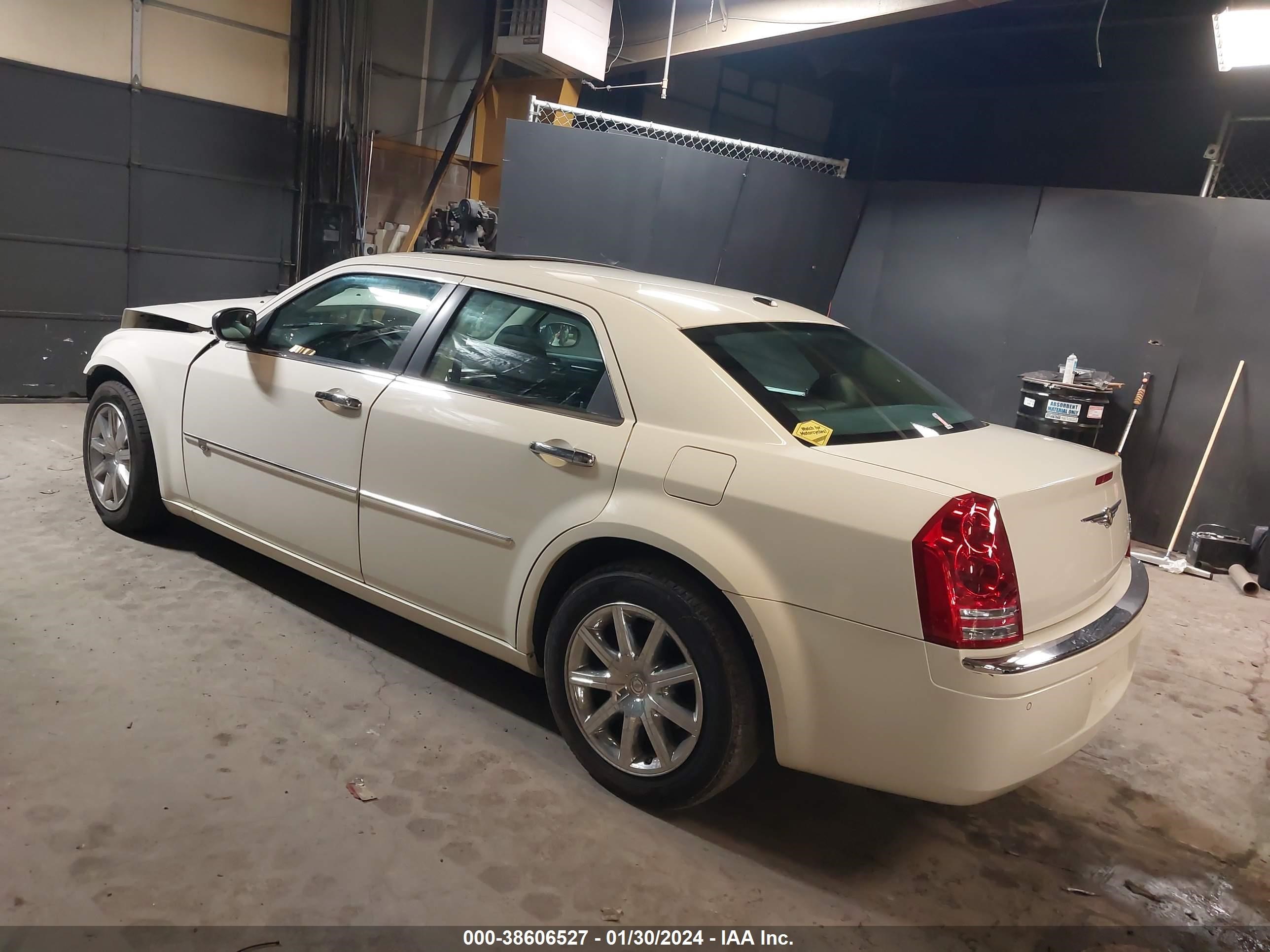 Photo 2 VIN: 2C3LA63TX9H587792 - CHRYSLER 300C 