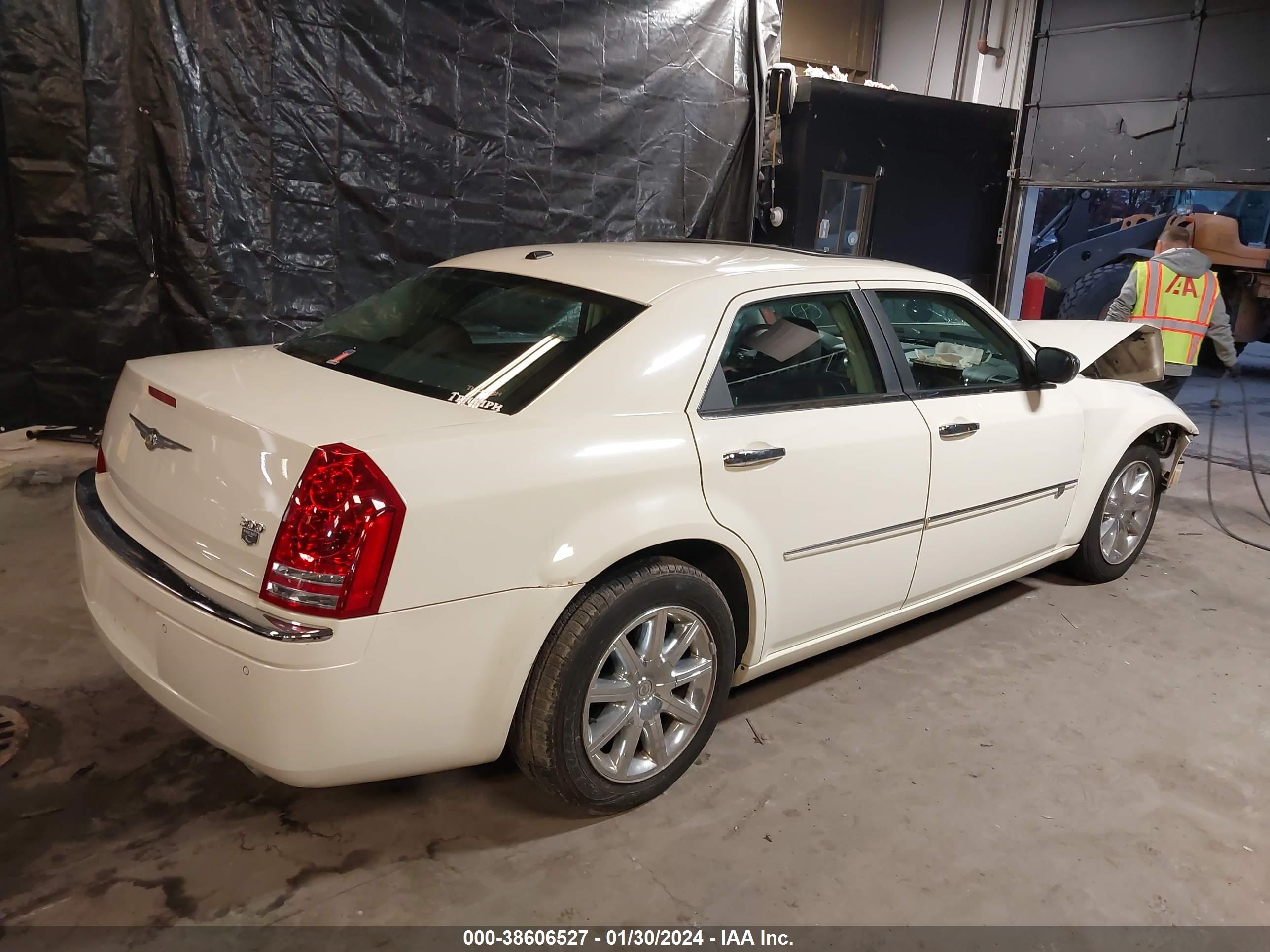 Photo 3 VIN: 2C3LA63TX9H587792 - CHRYSLER 300C 