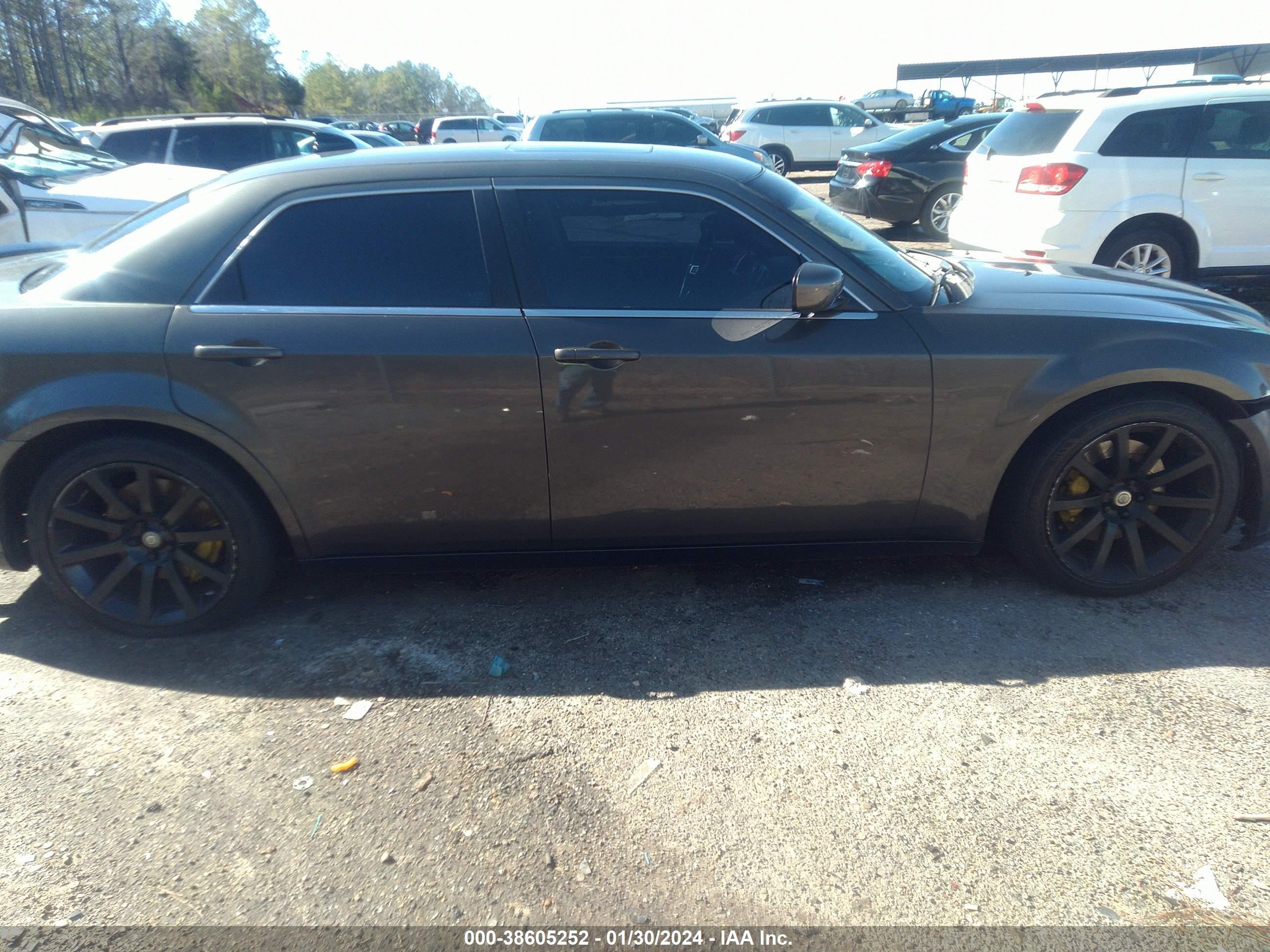 Photo 11 VIN: 2C3LA73W98H107479 - CHRYSLER 300C 