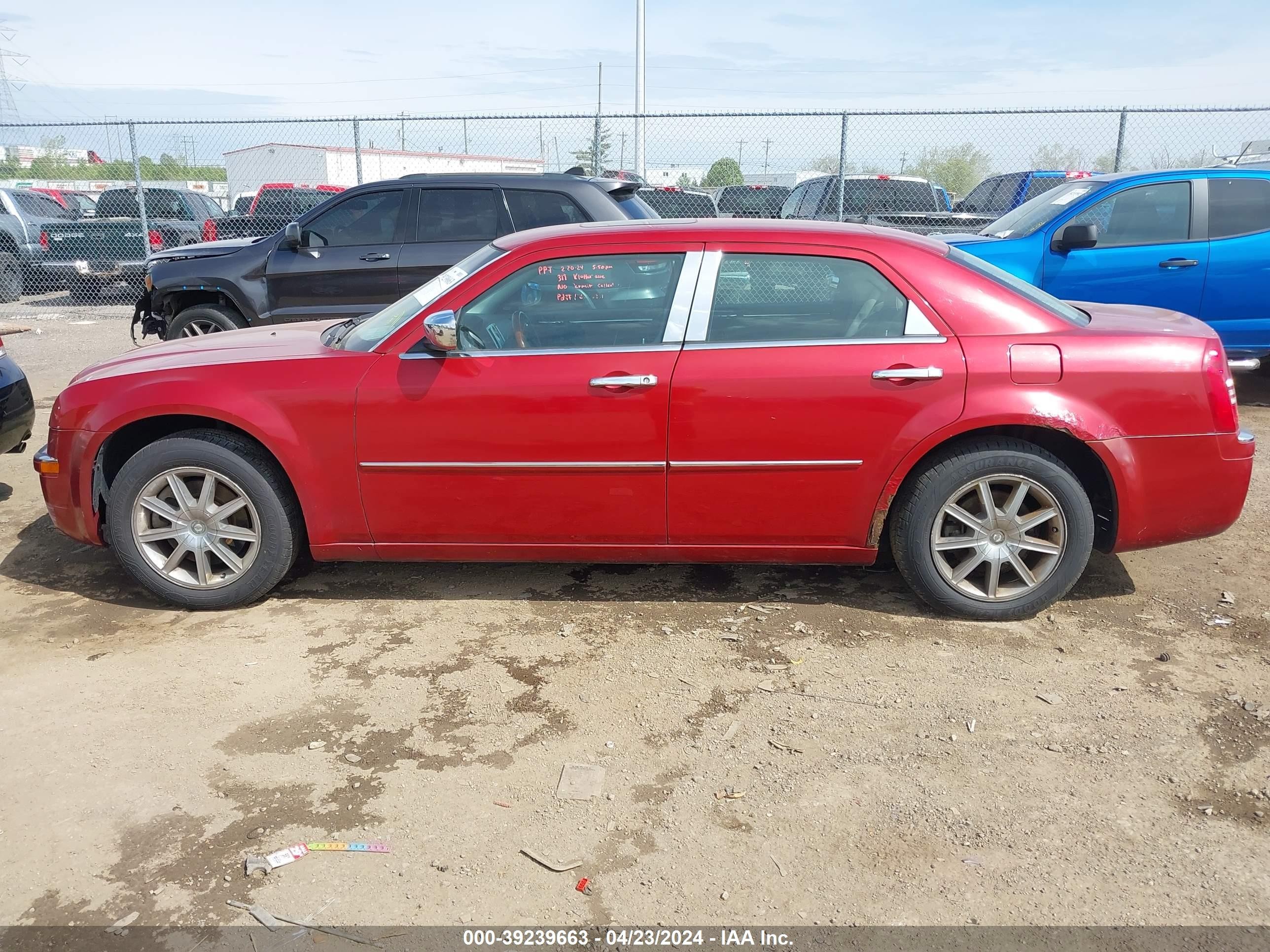 Photo 13 VIN: 2C3LK33G78H203786 - CHRYSLER 300 