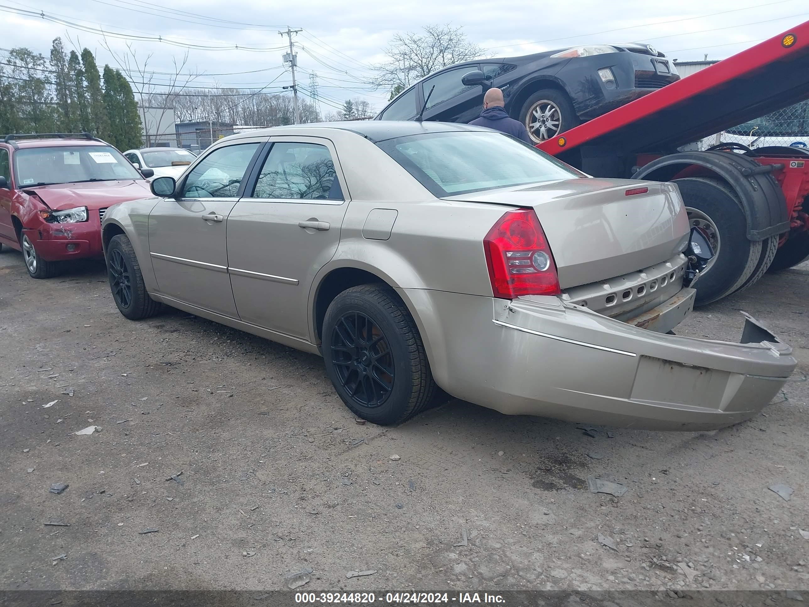 Photo 2 VIN: 2C3LK53G08H141532 - CHRYSLER 300 