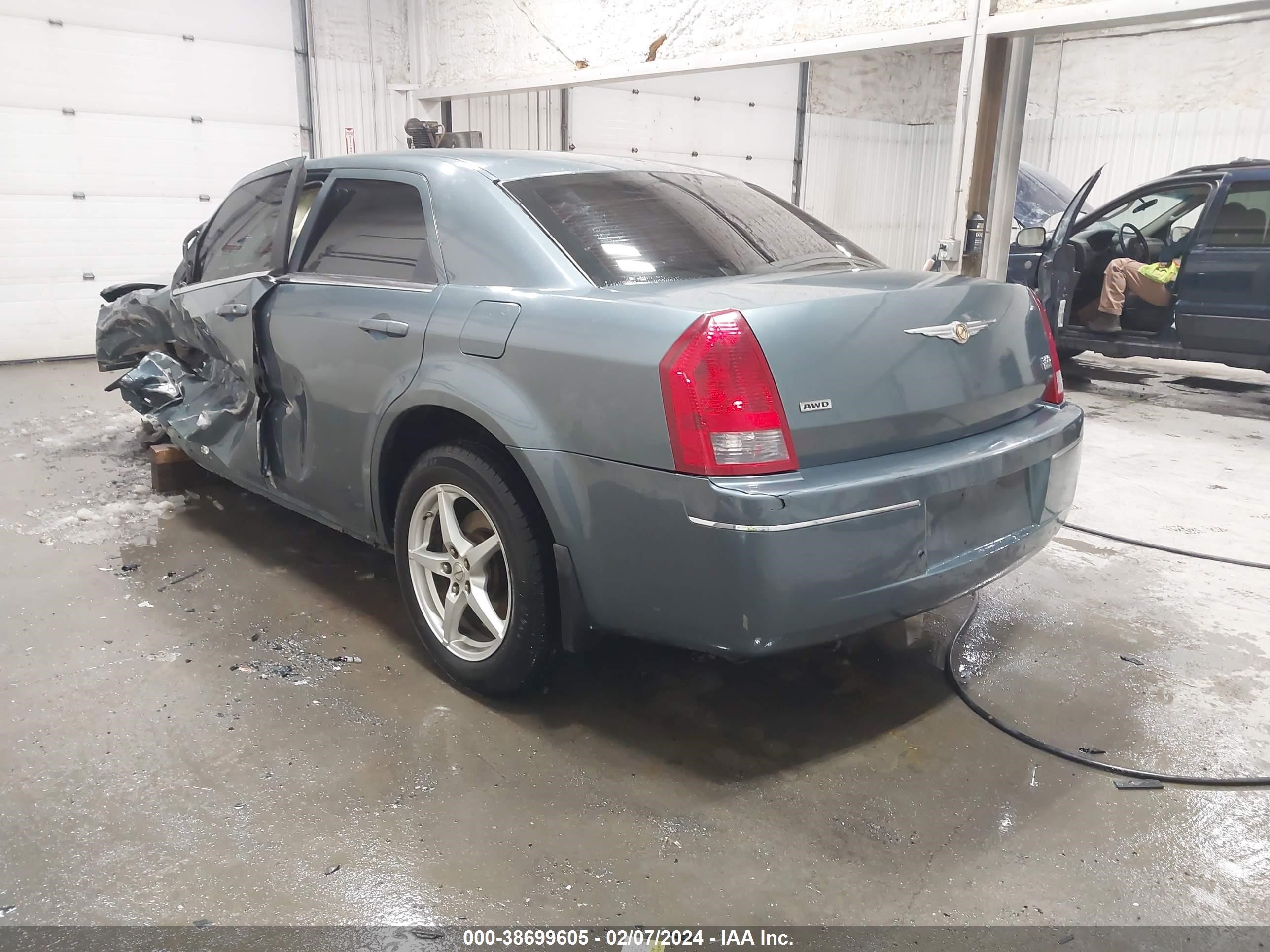 Photo 2 VIN: 2C3LK53G66H175309 - CHRYSLER 300 