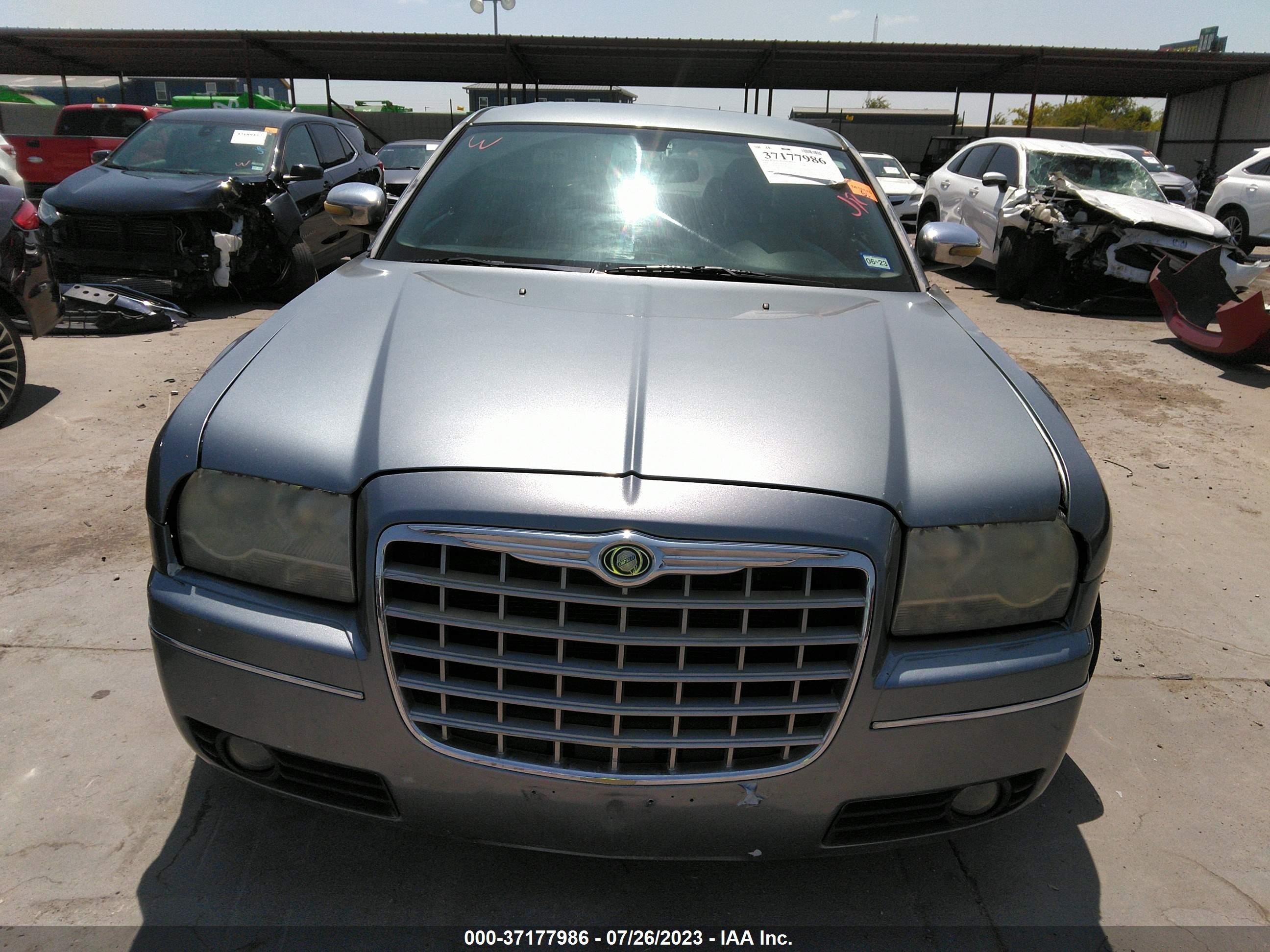 Photo 11 VIN: 2C3LK53G86H424936 - CHRYSLER 300 