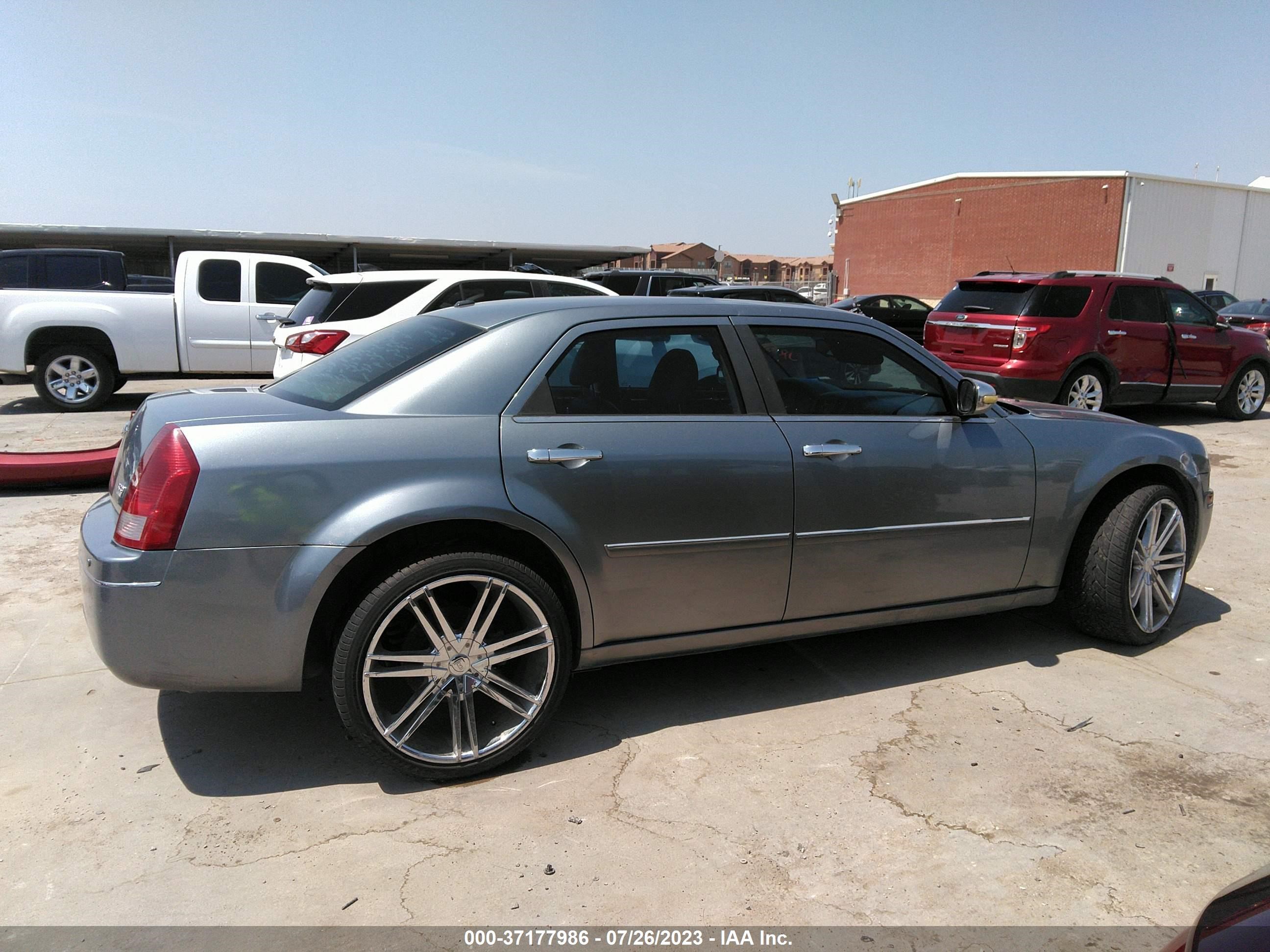 Photo 12 VIN: 2C3LK53G86H424936 - CHRYSLER 300 