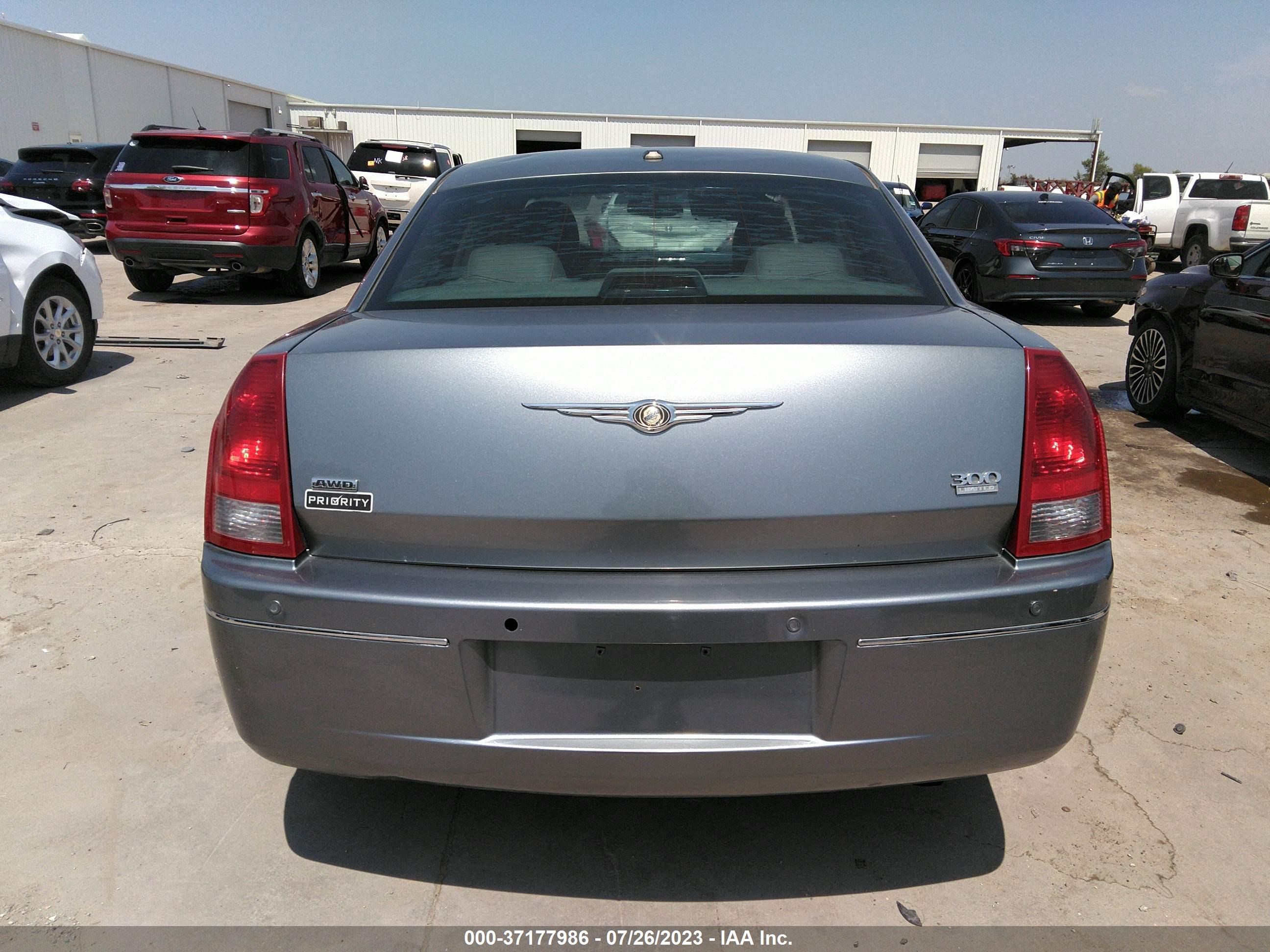 Photo 15 VIN: 2C3LK53G86H424936 - CHRYSLER 300 