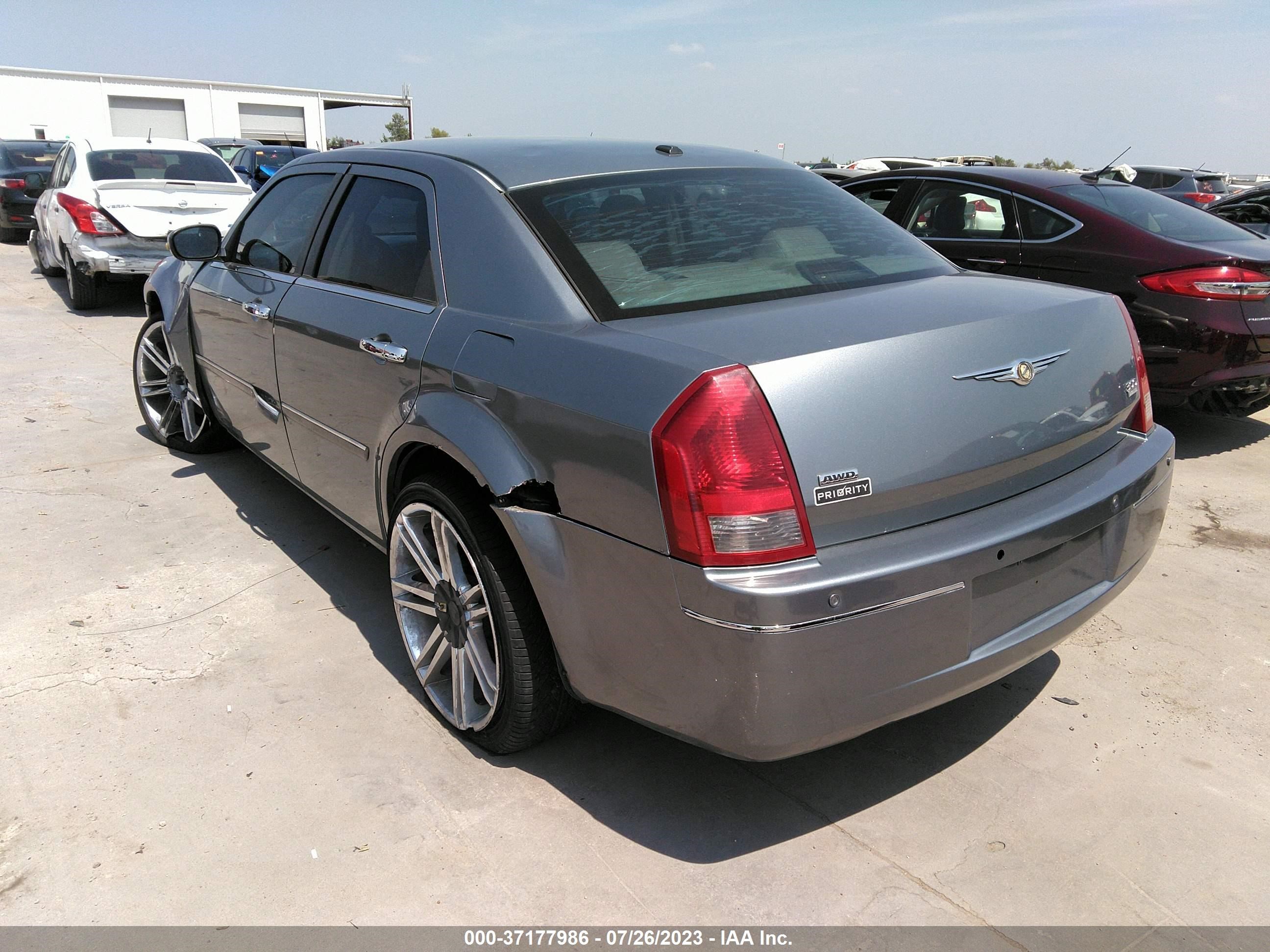 Photo 2 VIN: 2C3LK53G86H424936 - CHRYSLER 300 