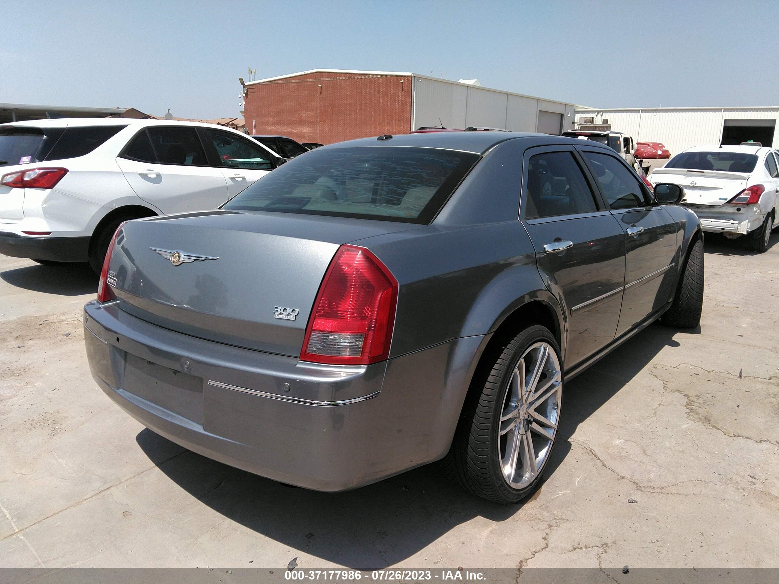 Photo 3 VIN: 2C3LK53G86H424936 - CHRYSLER 300 