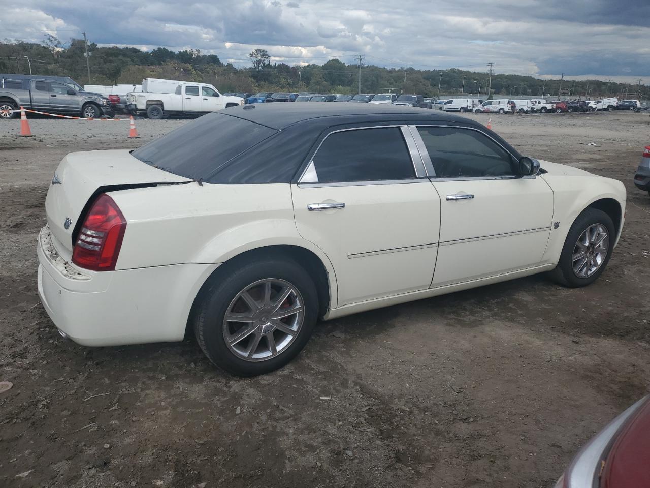 Photo 2 VIN: 2C3LK63H17H805396 - CHRYSLER 300 