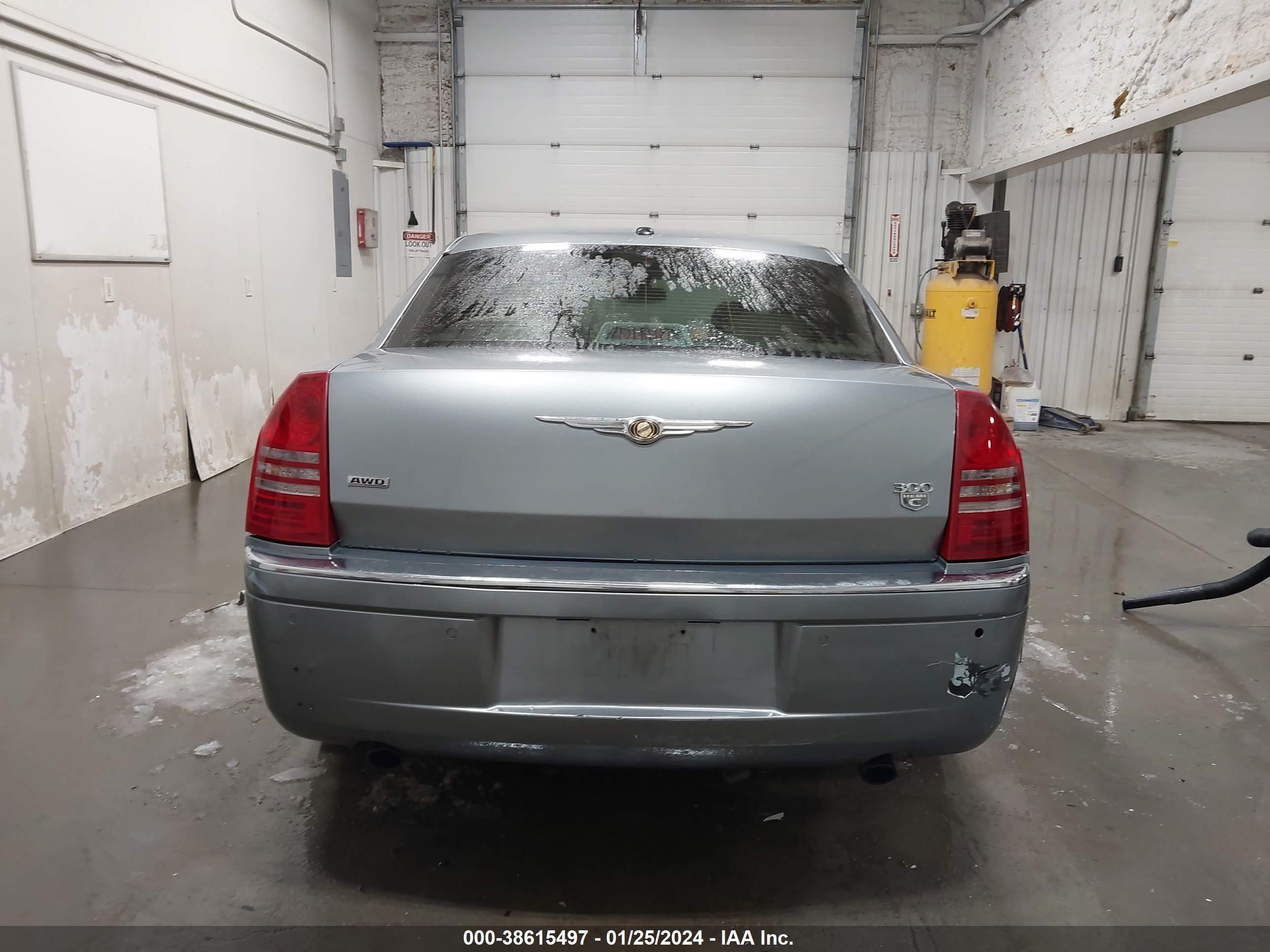 Photo 16 VIN: 2C3LK63H47H655543 - CHRYSLER 300C 