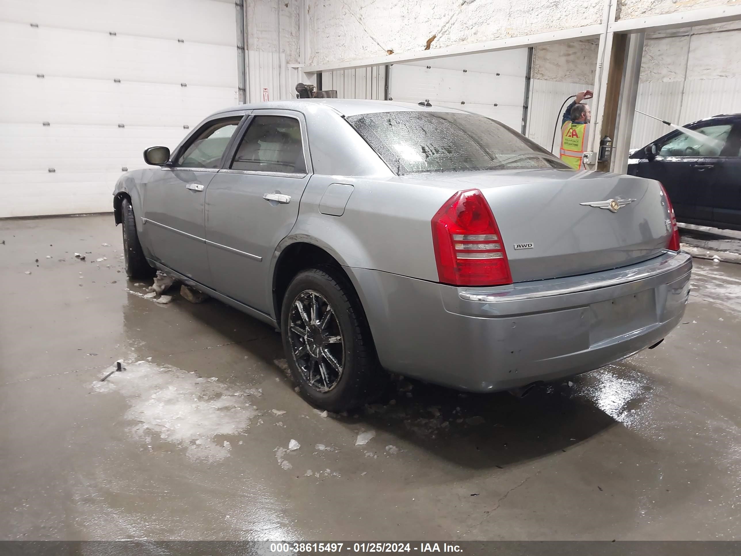 Photo 2 VIN: 2C3LK63H47H655543 - CHRYSLER 300C 