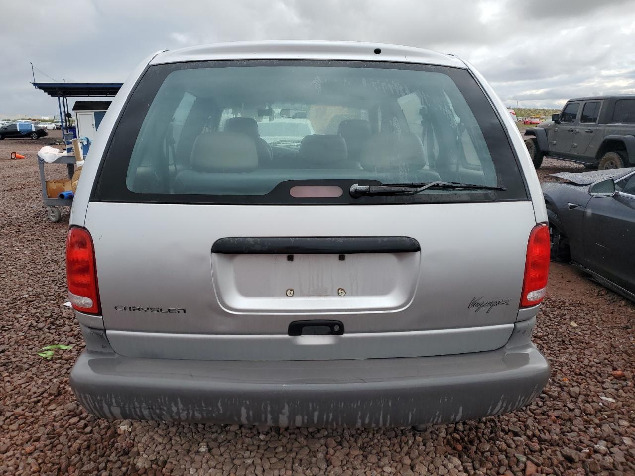 Photo 5 VIN: 2C4FJ25B3YR897216 - CHRYSLER VOYAGER 