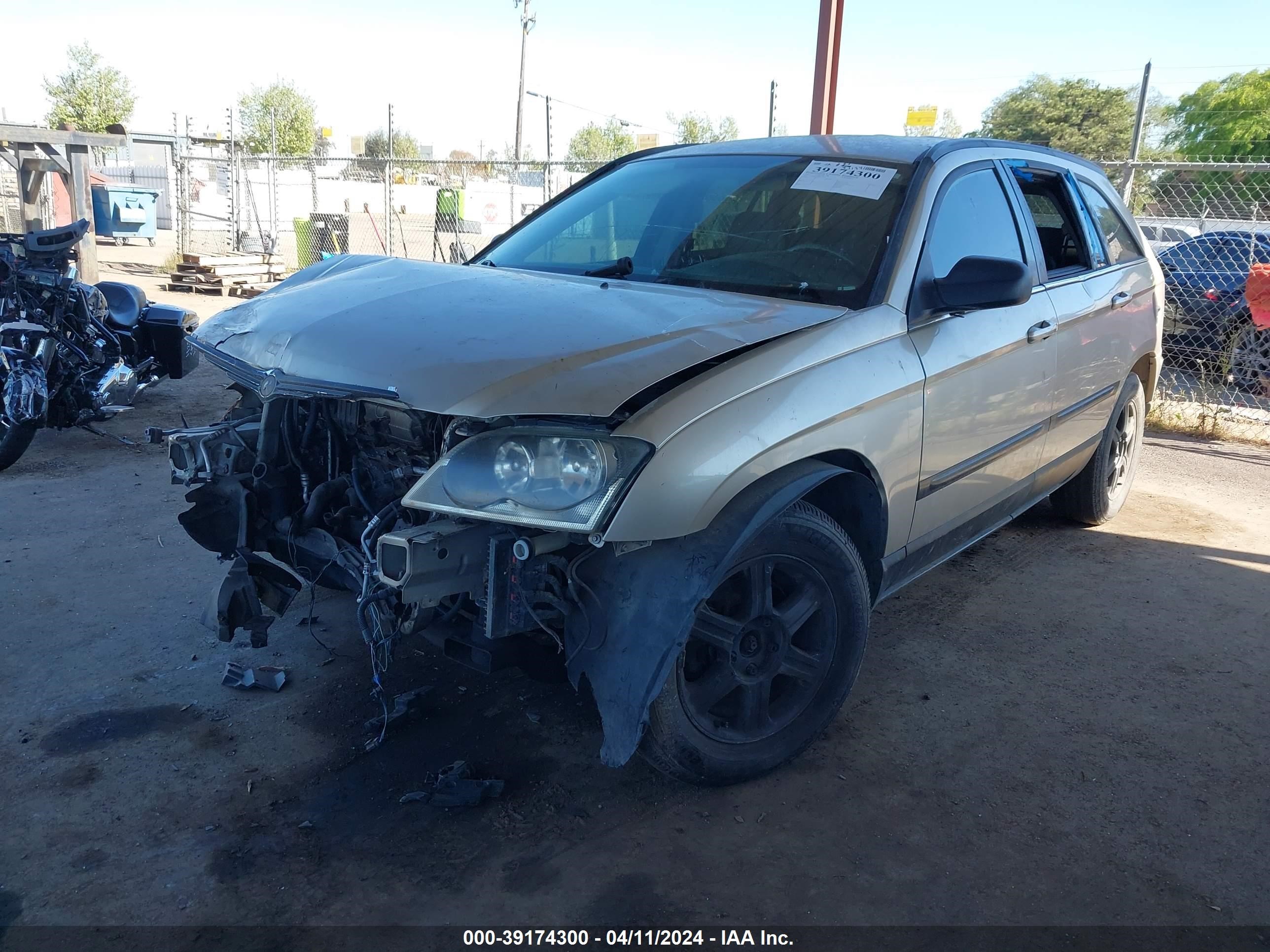 Photo 1 VIN: 2C4GF68405R417574 - CHRYSLER PACIFICA 