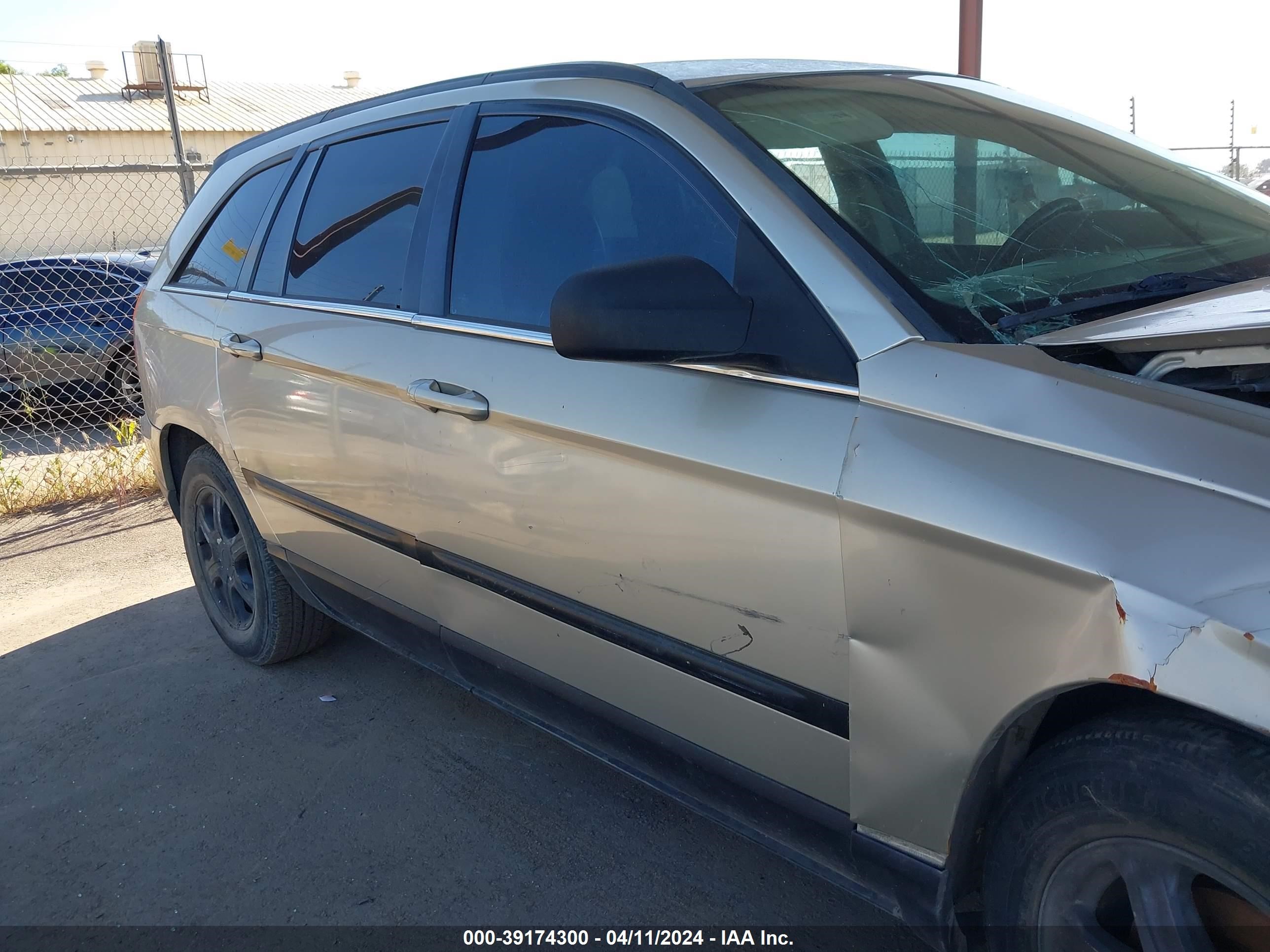 Photo 11 VIN: 2C4GF68405R417574 - CHRYSLER PACIFICA 