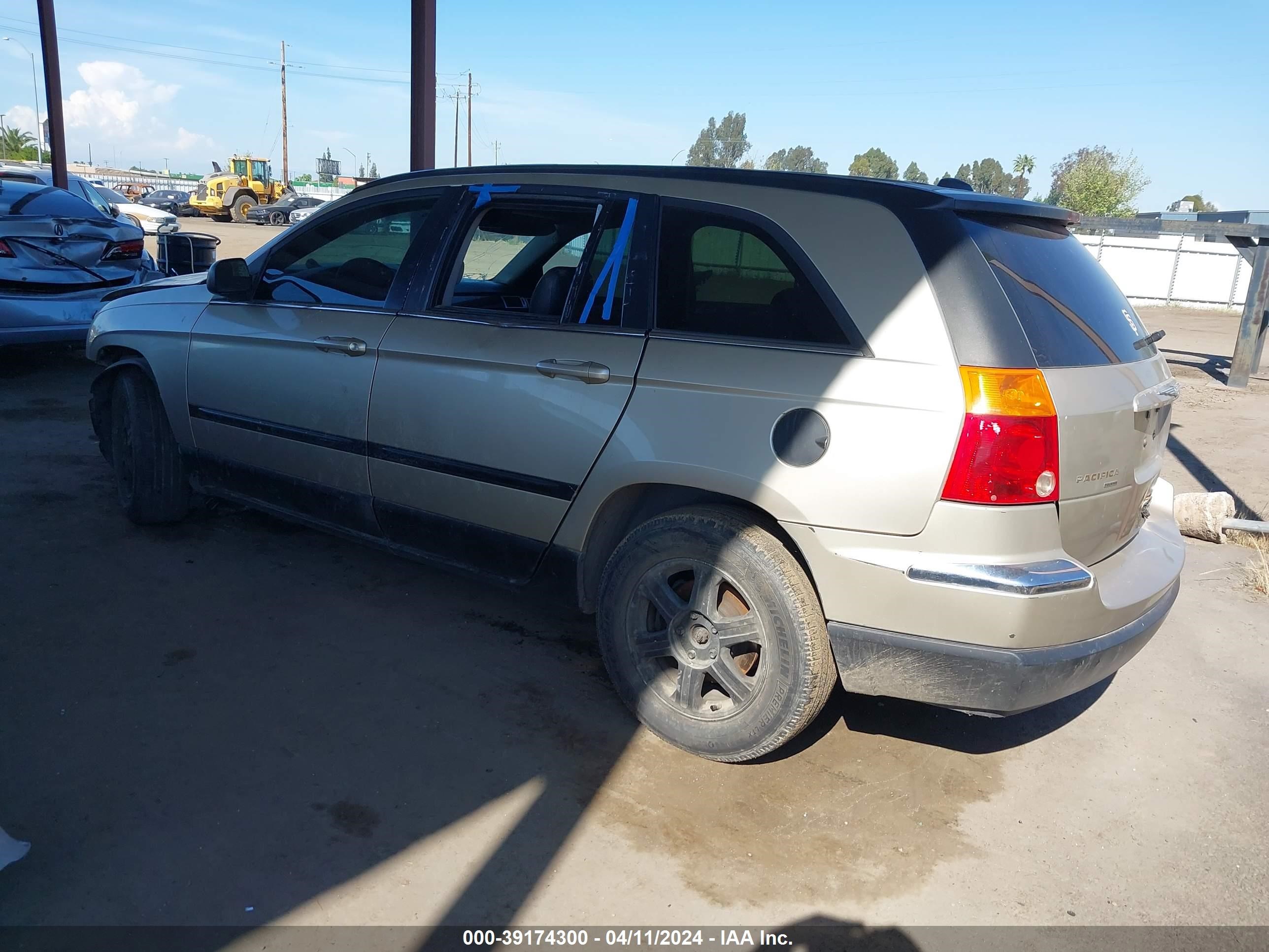 Photo 2 VIN: 2C4GF68405R417574 - CHRYSLER PACIFICA 