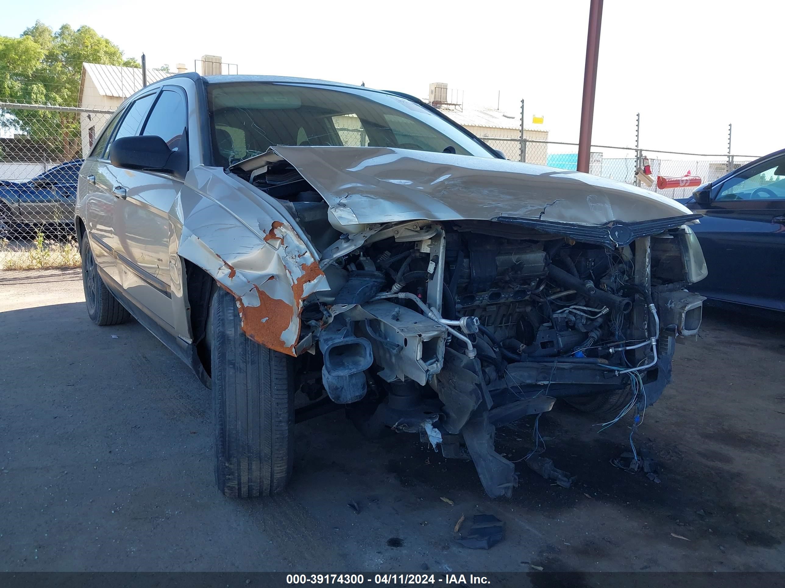 Photo 5 VIN: 2C4GF68405R417574 - CHRYSLER PACIFICA 