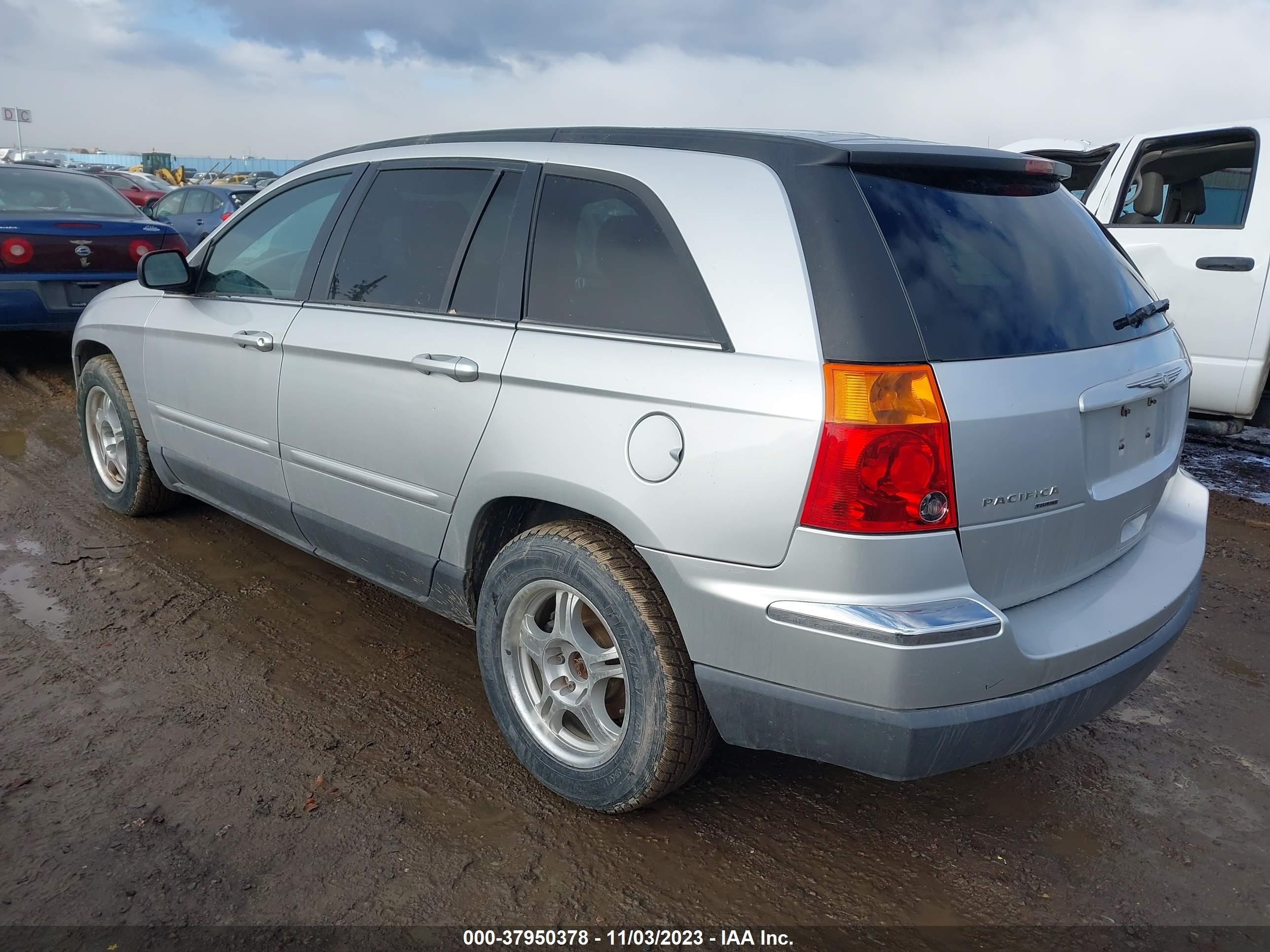 Photo 2 VIN: 2C4GF68405R654209 - CHRYSLER PACIFICA 