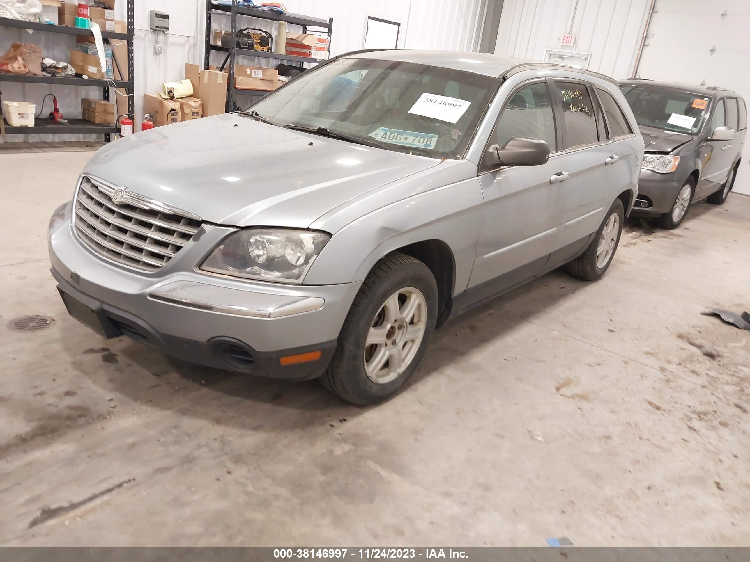 Photo 1 VIN: 2C4GF68425R651814 - CHRYSLER PACIFICA 