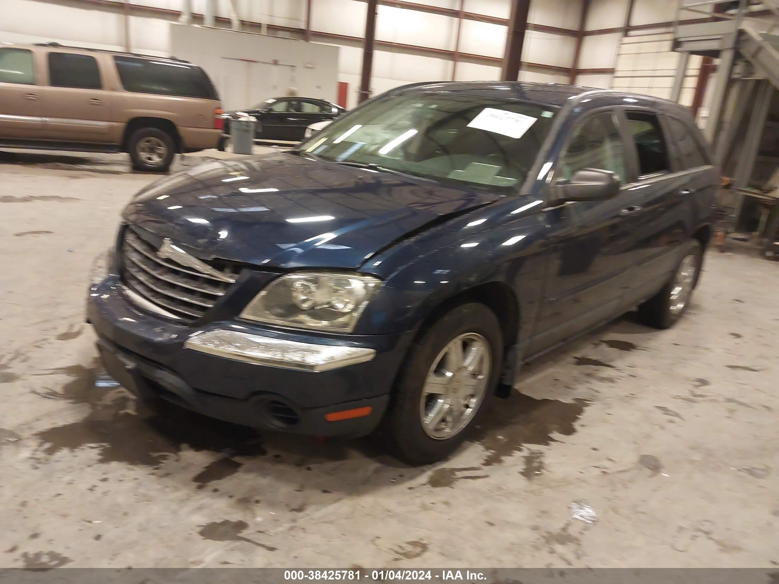 Photo 1 VIN: 2C4GF68445R652320 - CHRYSLER PACIFICA 