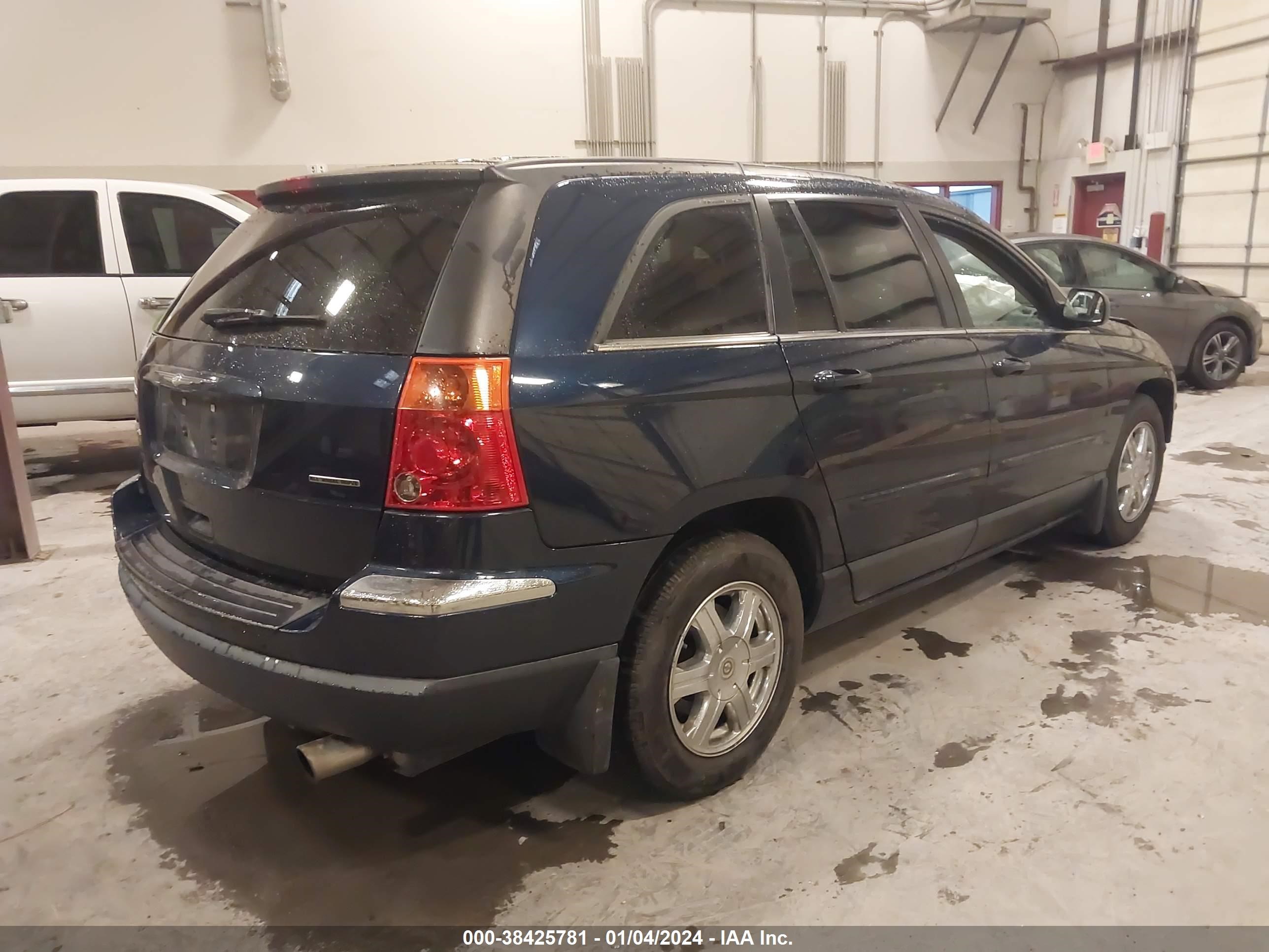 Photo 3 VIN: 2C4GF68445R652320 - CHRYSLER PACIFICA 