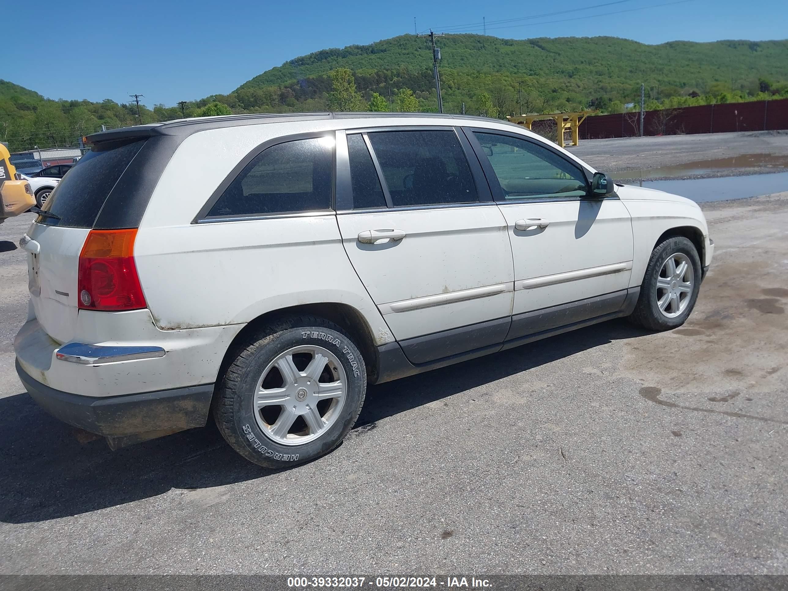 Photo 3 VIN: 2C4GF684X5R253749 - CHRYSLER PACIFICA 