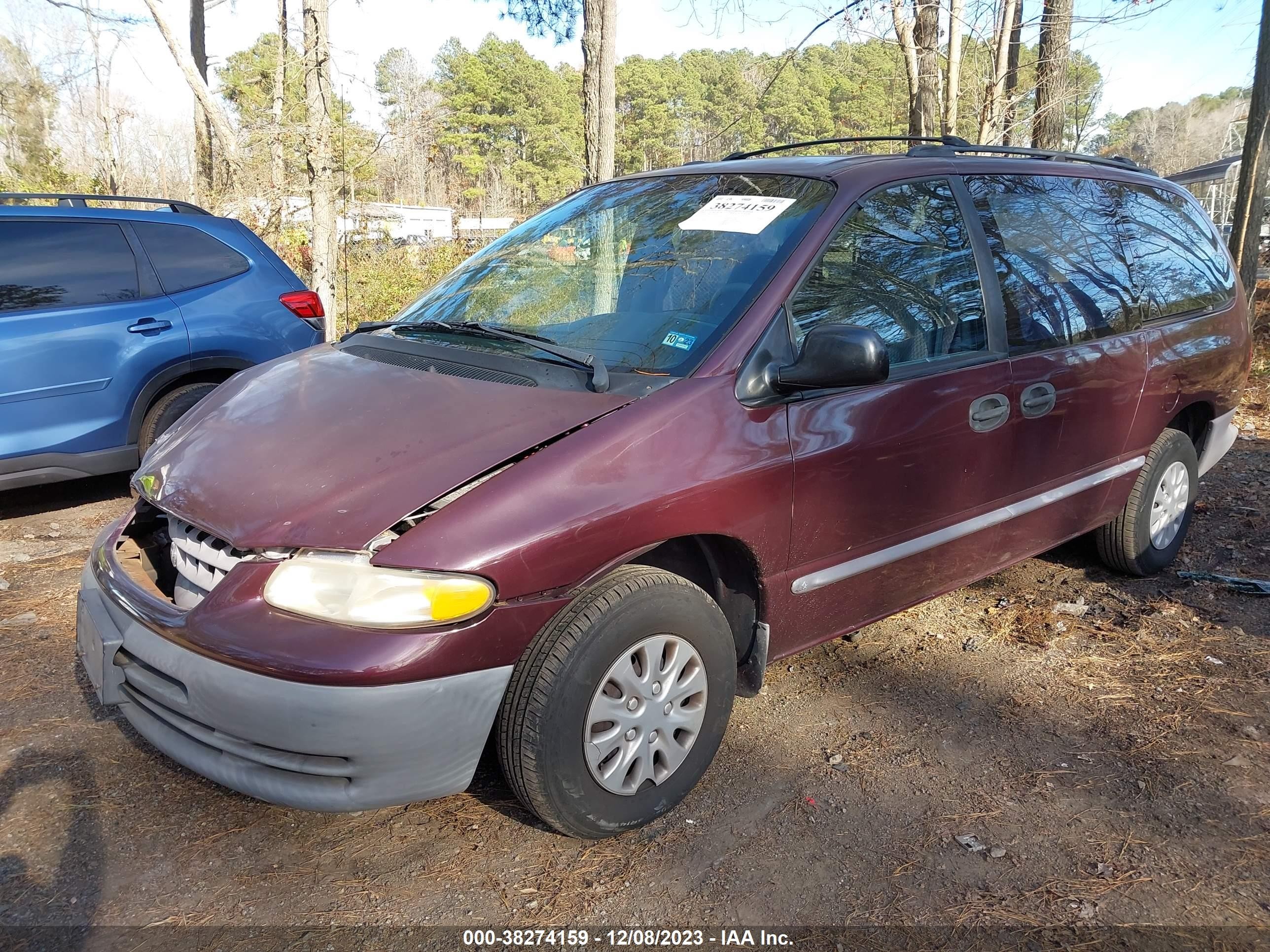 Photo 1 VIN: 2C4GJ24R7YR687690 - CHRYSLER VOYAGER 