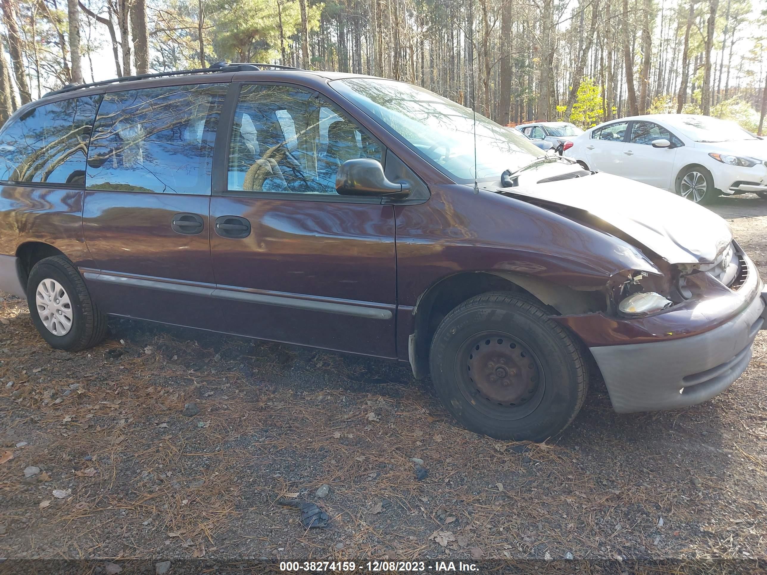 Photo 12 VIN: 2C4GJ24R7YR687690 - CHRYSLER VOYAGER 