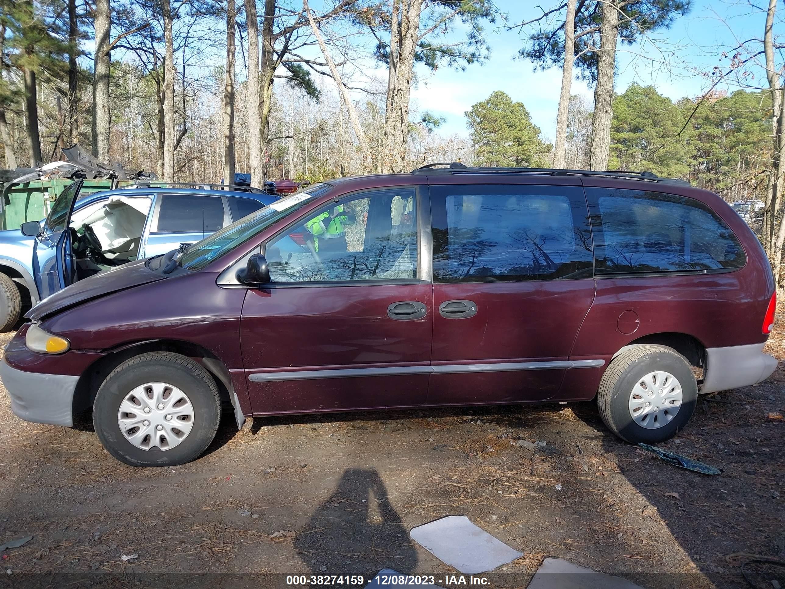 Photo 13 VIN: 2C4GJ24R7YR687690 - CHRYSLER VOYAGER 