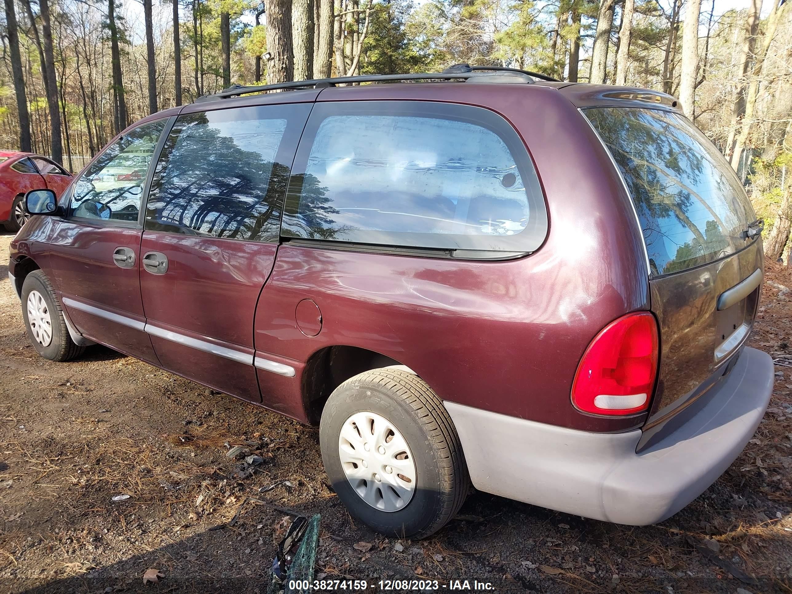 Photo 2 VIN: 2C4GJ24R7YR687690 - CHRYSLER VOYAGER 