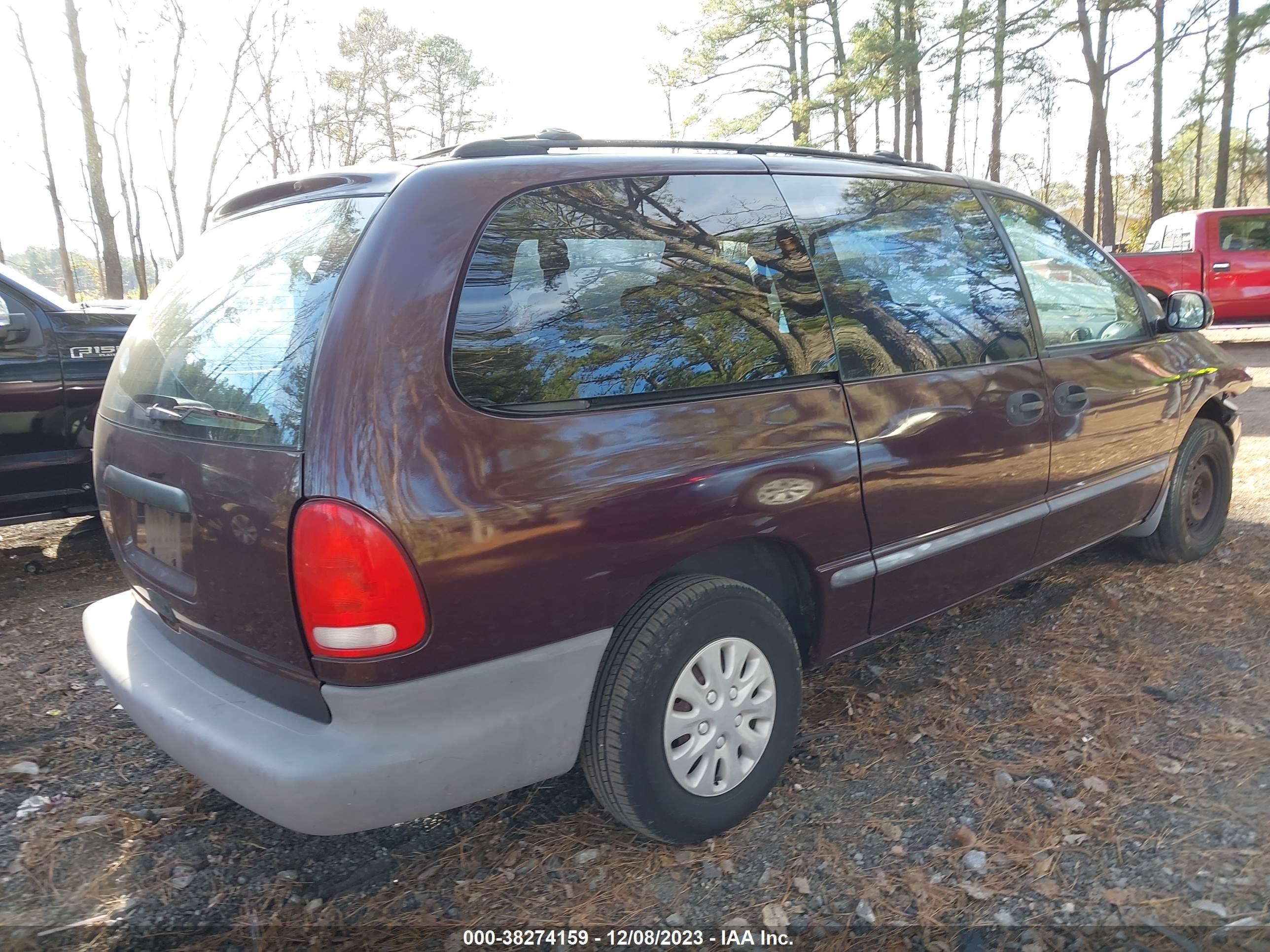 Photo 3 VIN: 2C4GJ24R7YR687690 - CHRYSLER VOYAGER 