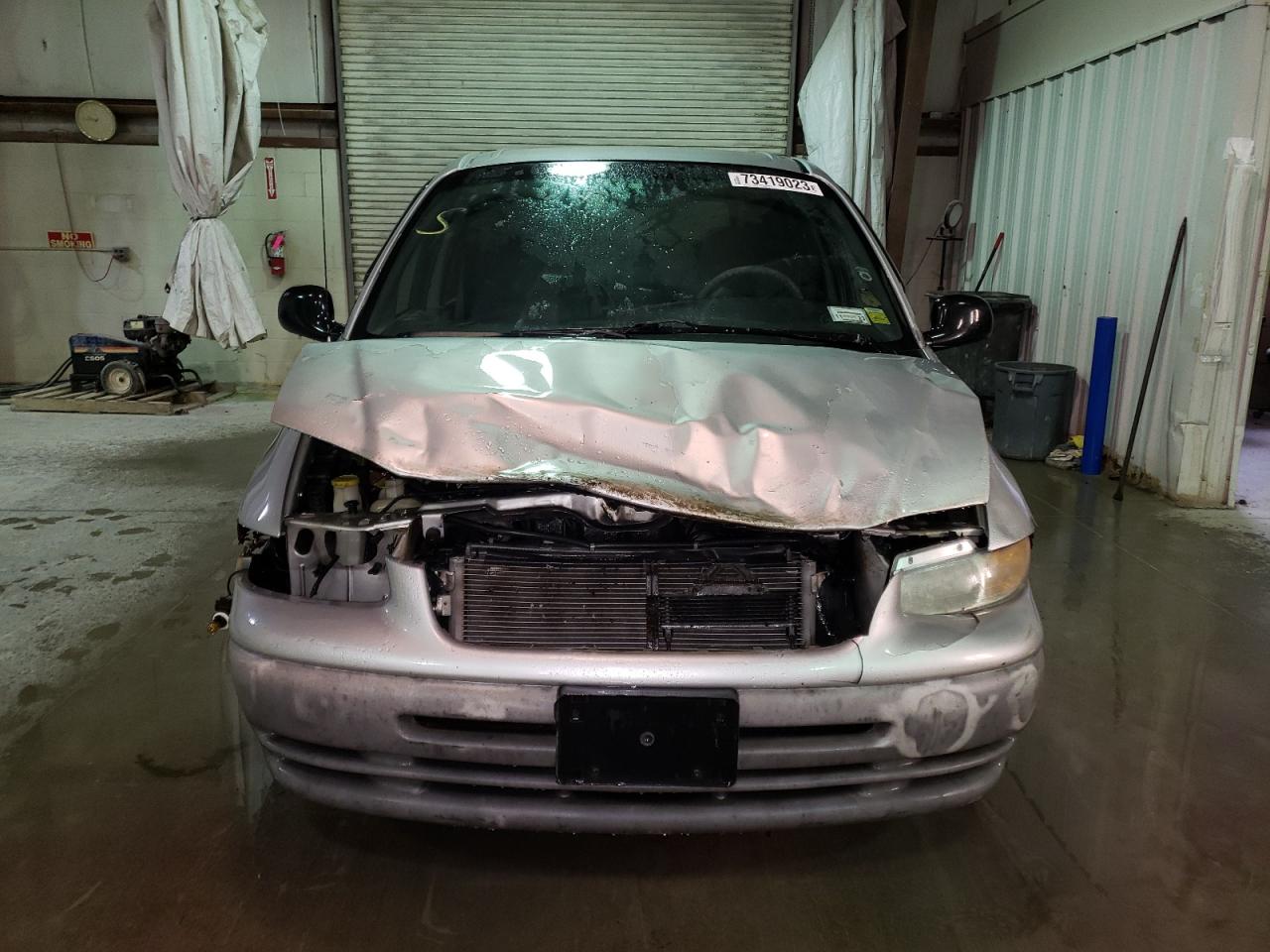 Photo 4 VIN: 2C4GJ25R1YR893635 - CHRYSLER VOYAGER 