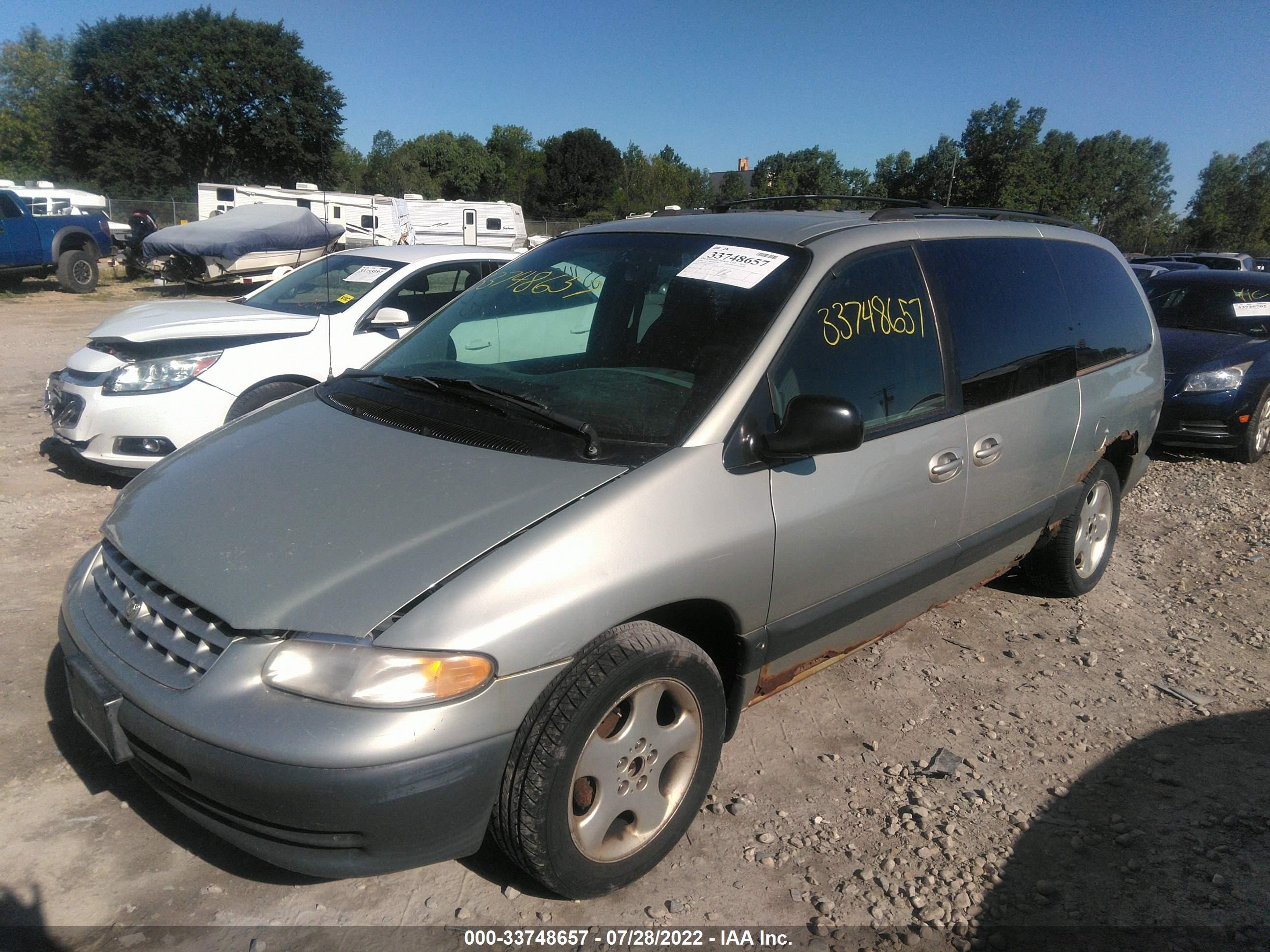 Photo 1 VIN: 2C4GJ44G3YR705953 - CHRYSLER VOYAGER 