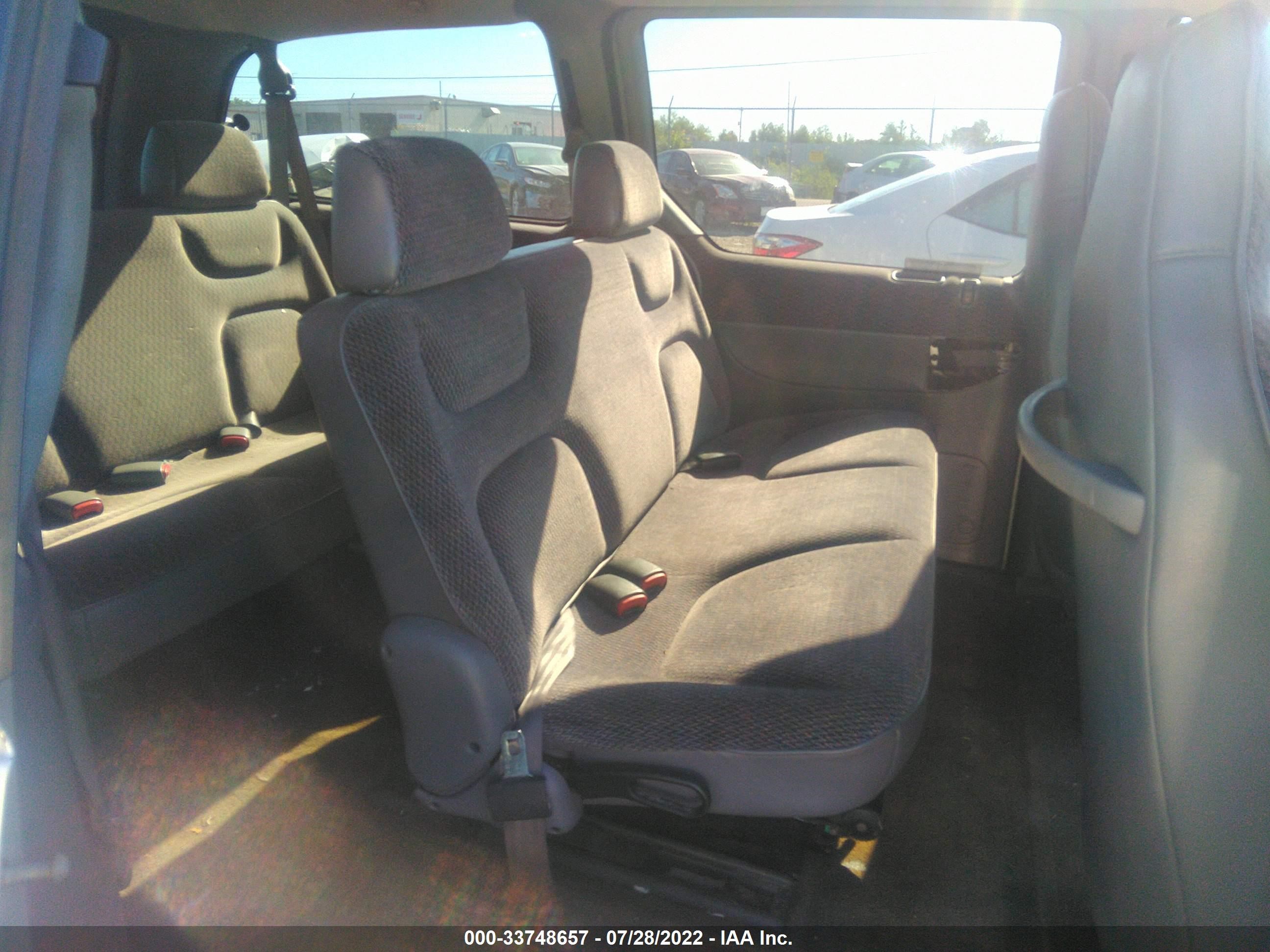 Photo 7 VIN: 2C4GJ44G3YR705953 - CHRYSLER VOYAGER 