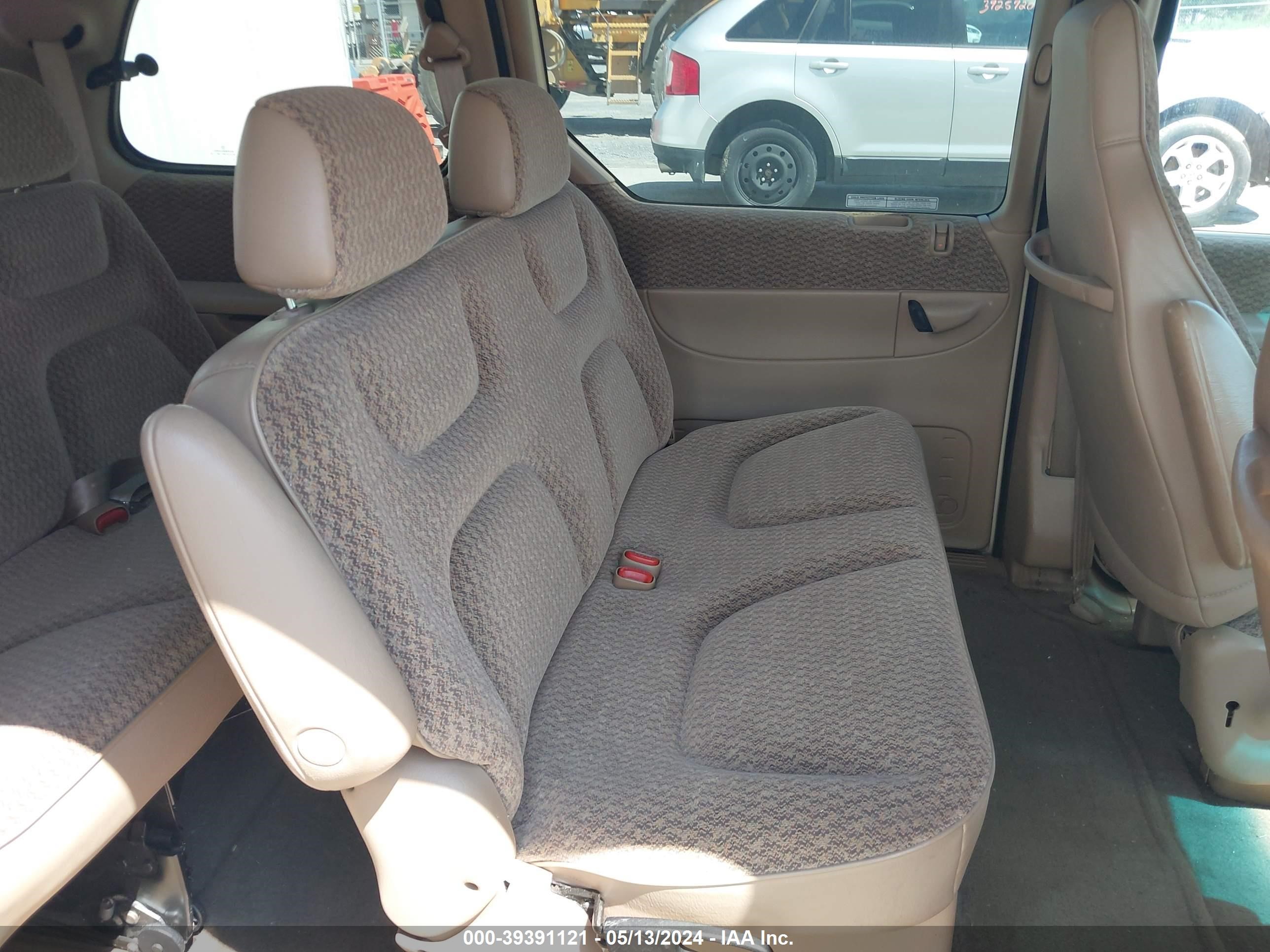 Photo 7 VIN: 2C4GJ45G8YR697413 - CHRYSLER VOYAGER 