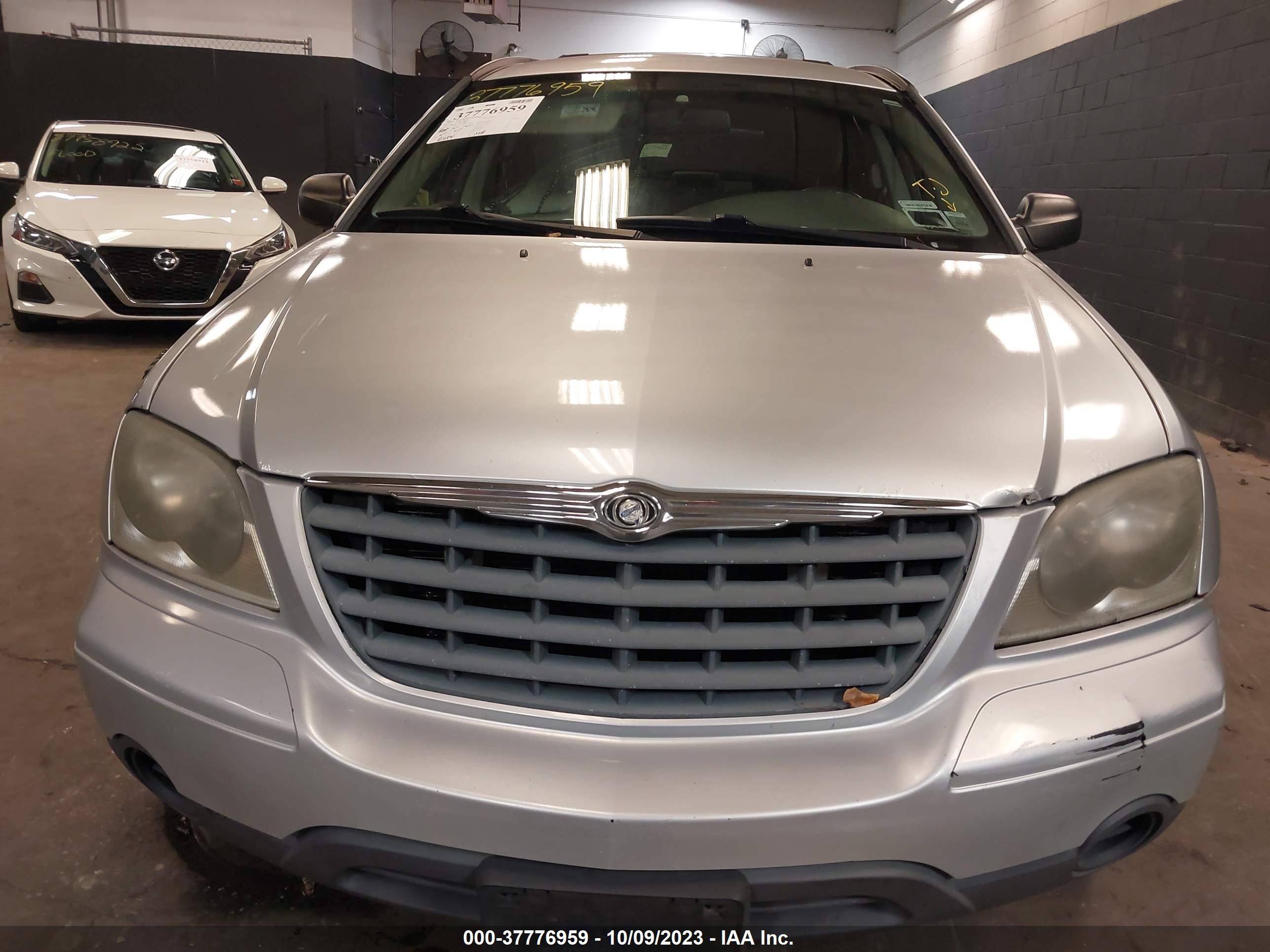 Photo 11 VIN: 2C4GM48L35R413889 - CHRYSLER PACIFICA 