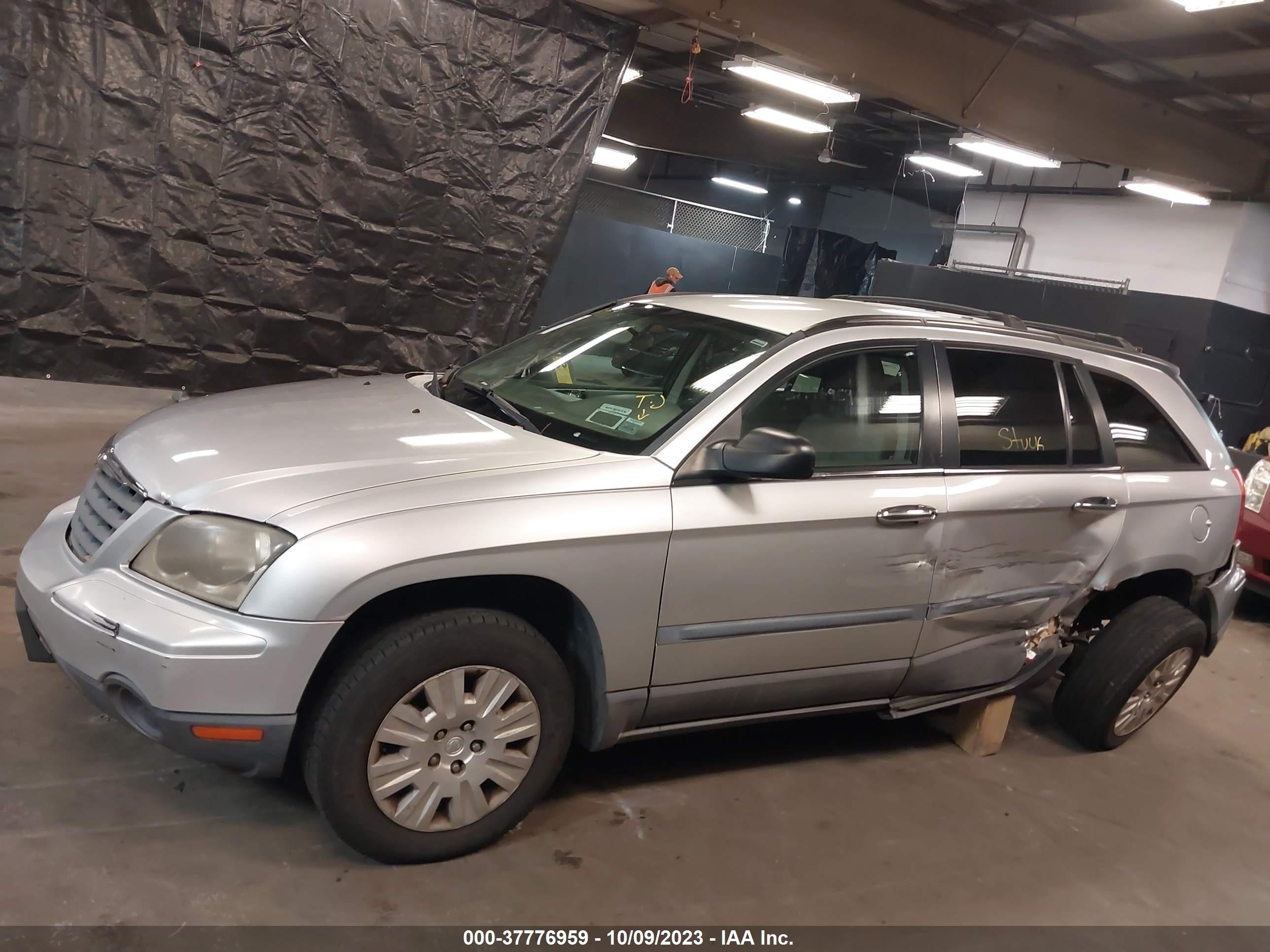 Photo 13 VIN: 2C4GM48L35R413889 - CHRYSLER PACIFICA 