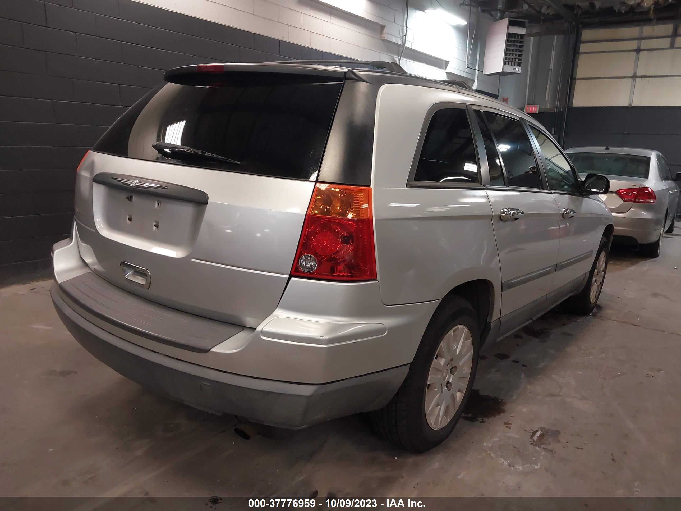 Photo 3 VIN: 2C4GM48L35R413889 - CHRYSLER PACIFICA 