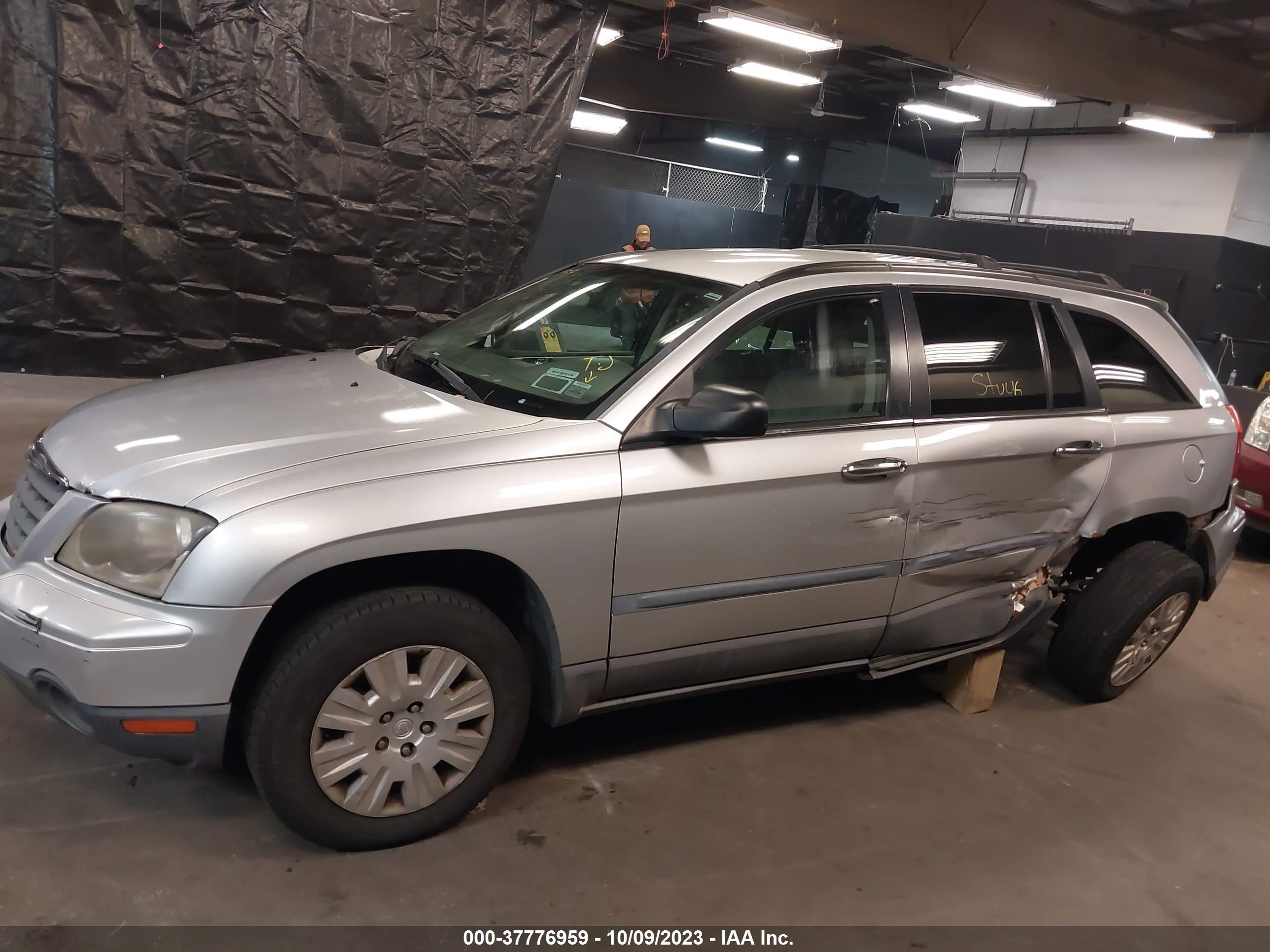 Photo 5 VIN: 2C4GM48L35R413889 - CHRYSLER PACIFICA 