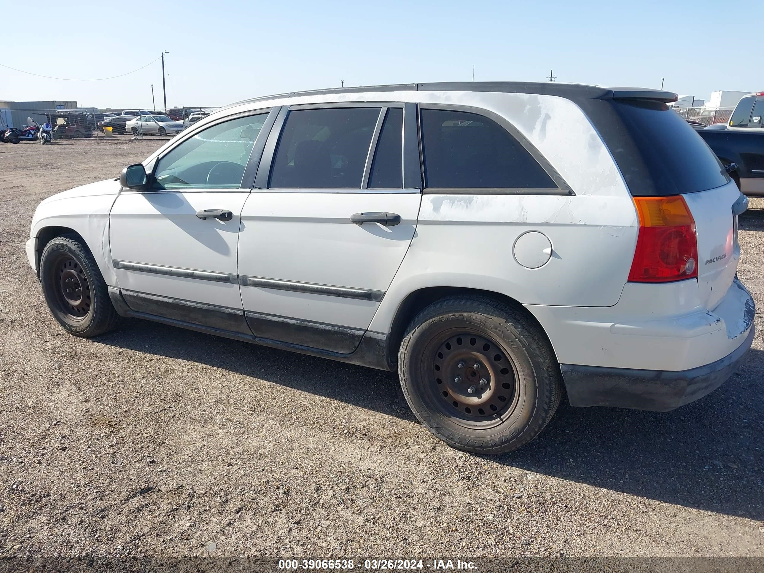 Photo 2 VIN: 2C4GM48L75R361120 - CHRYSLER PACIFICA 